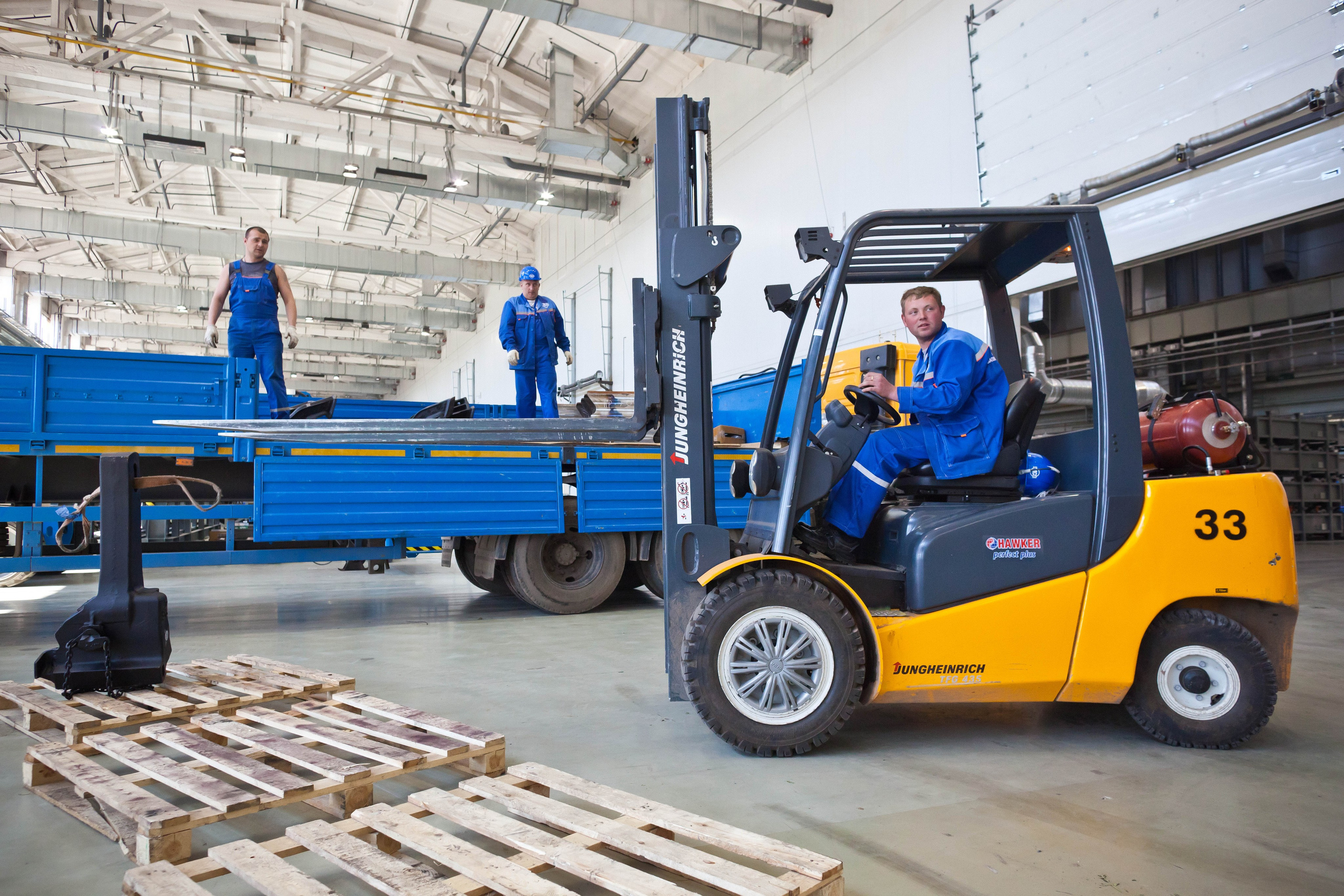 ТИХВИНСКИЙ ВАГОНОСТРОИТЕЛЬНЫЙ ЗАВОД. Рабочая сторона — бизнес портрет и репортаж в Санкт-Петербурге