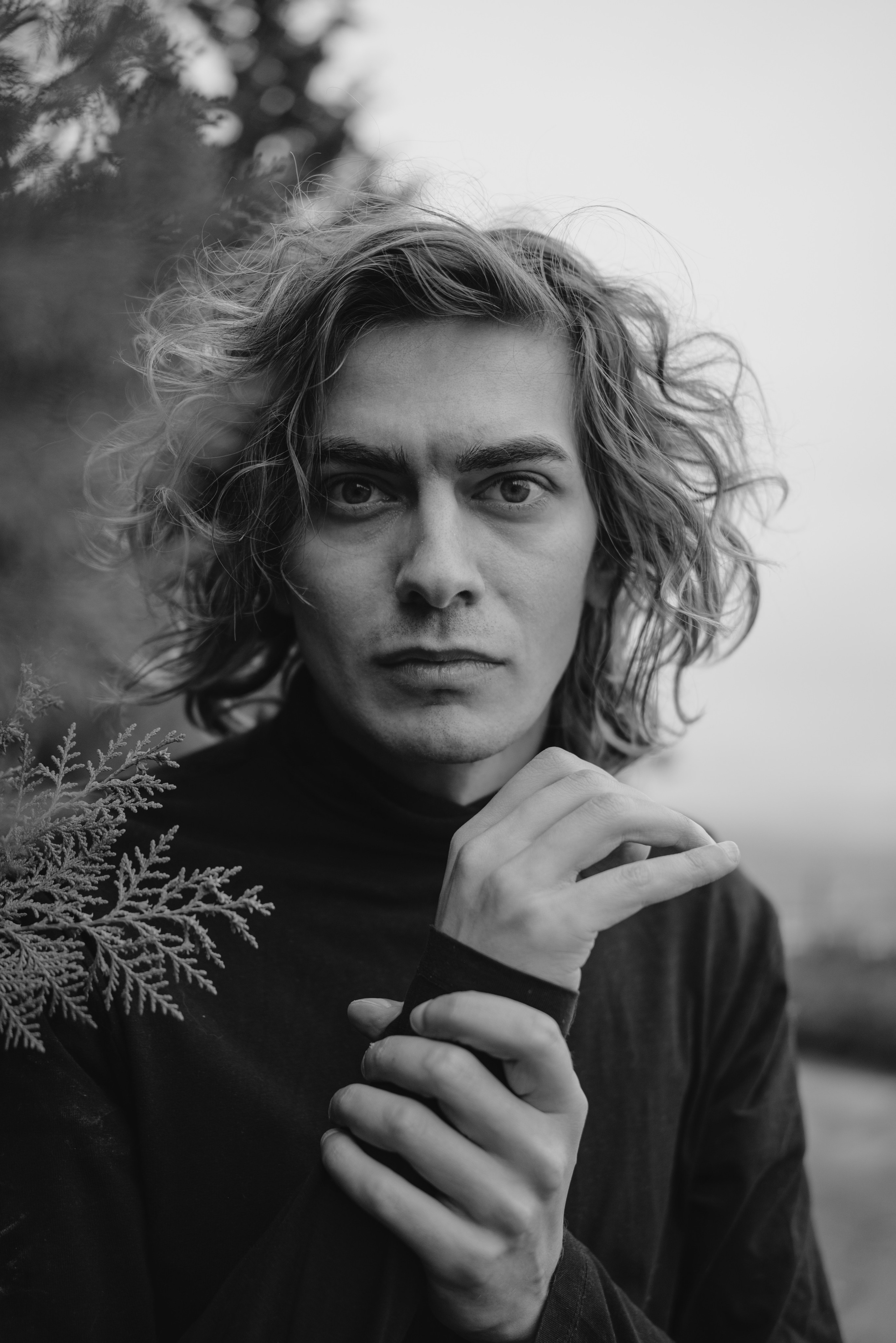 Мужская портретная фотосессия на природе. Портретный и свадебный фотограф в Тбилиси • xeniqo