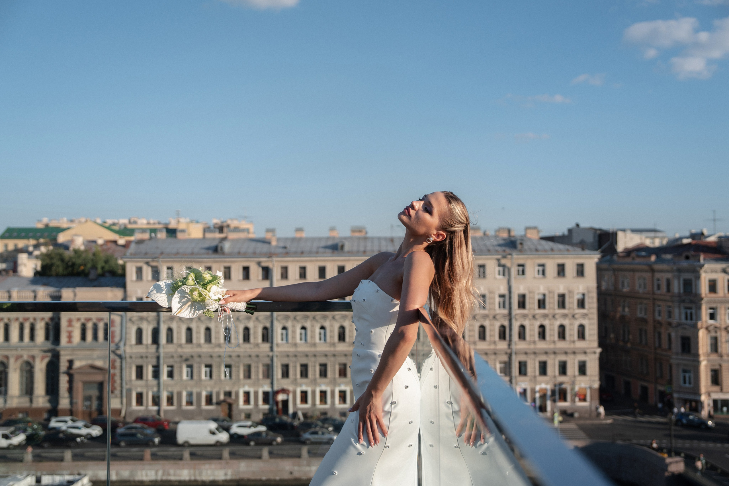 Виктория & Роман. Камерная городская свадьба в видовом ресторане в стиле современная классика. Свадебный фотограф организатор в Санкт-Петербурге Ассоль Опарина