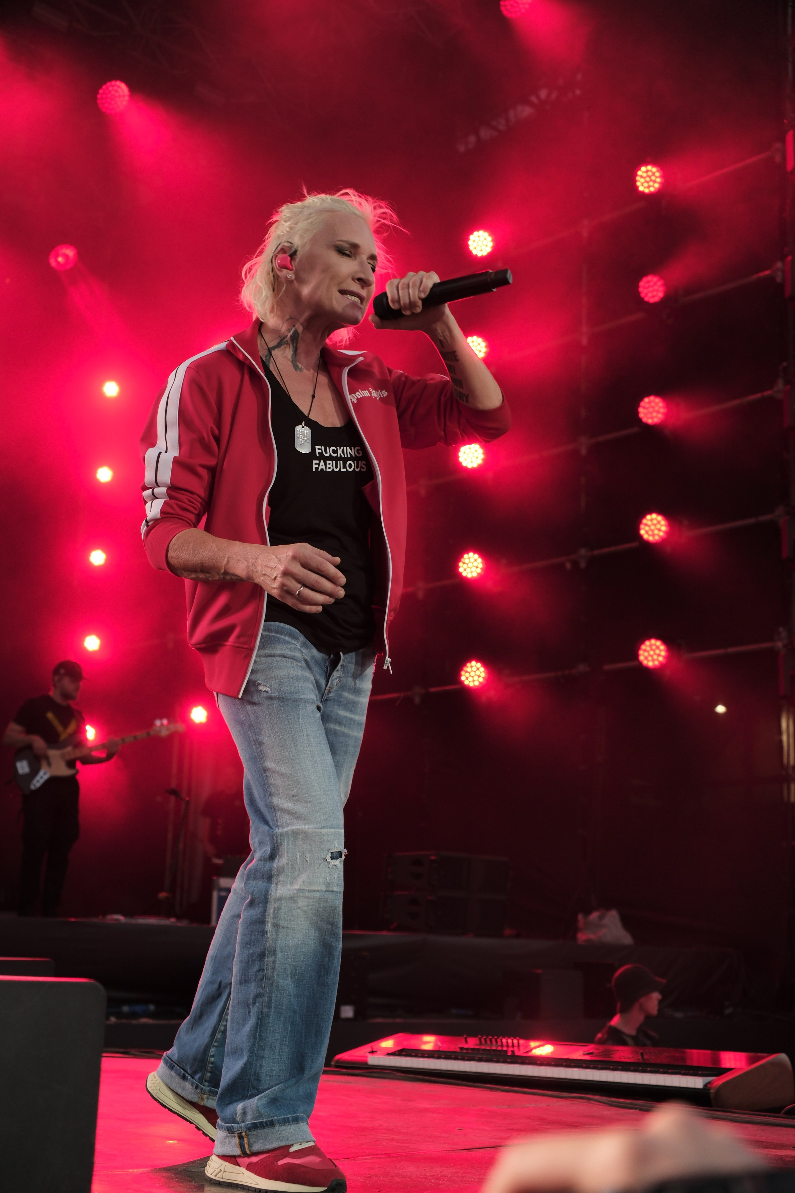 Диана Арбенина (группа «Ночные снайперы») — Москва, МТС Live Лето 2024. RedGeek - блогер и стручњак за образовање и ИТ Кирил Ситнов