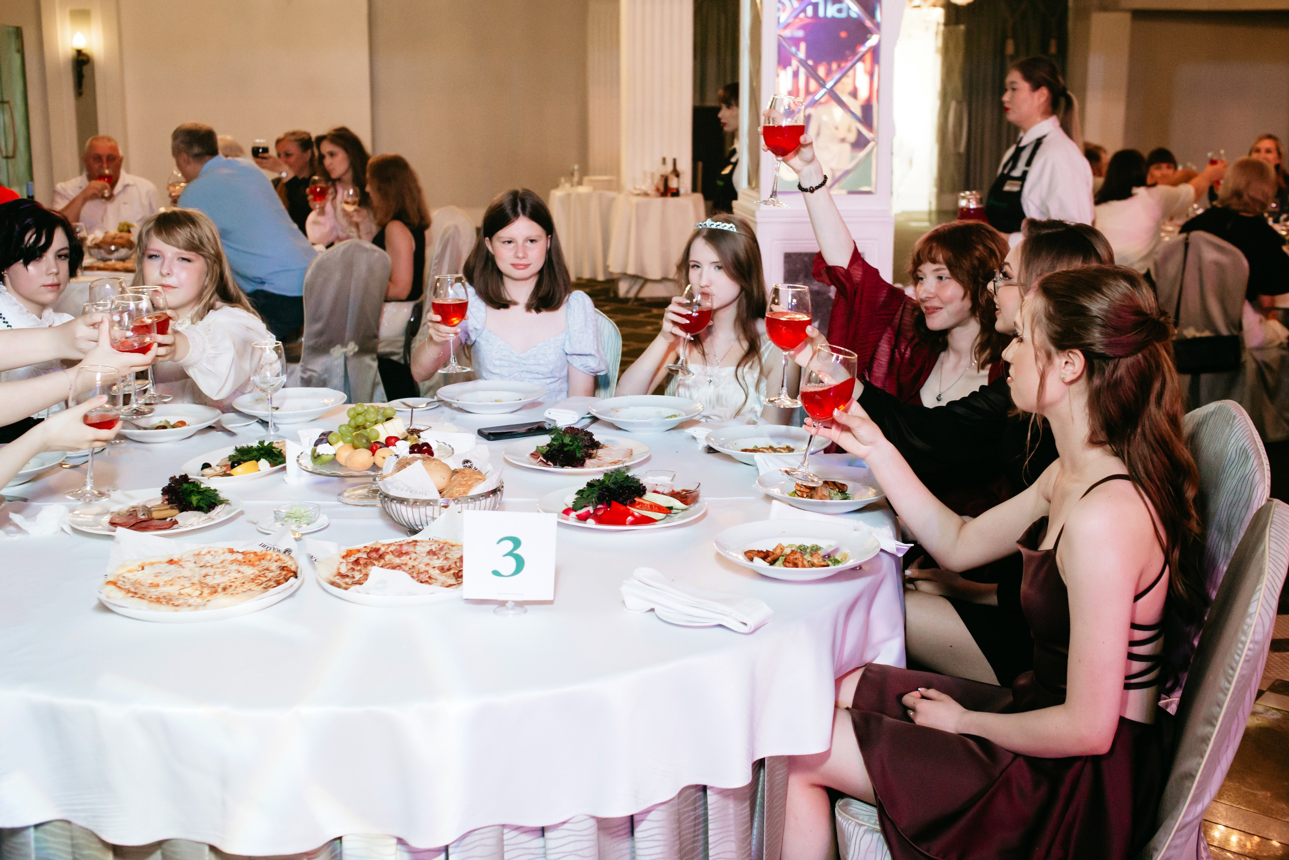 Выпускной 2025 (9класс) 124 школа. Фотограф в Челябинске Ополихина Анна