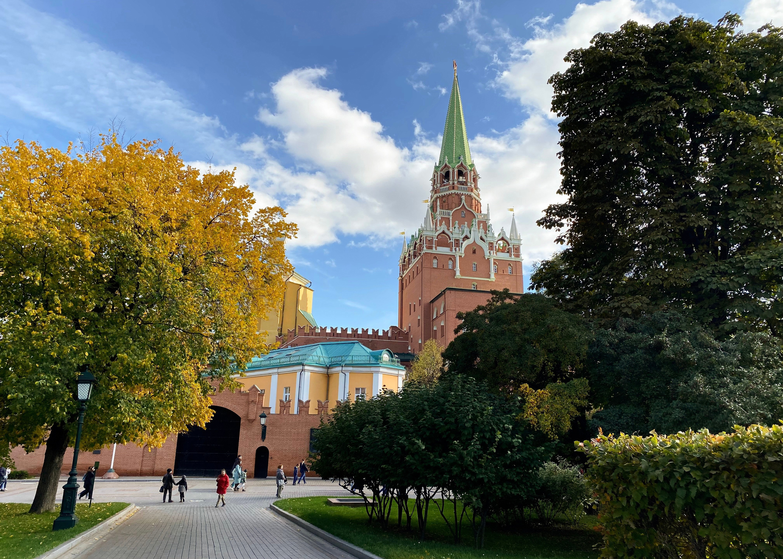 Вокруг Кремля. Экскурсовод по Москве Беляева Валентина