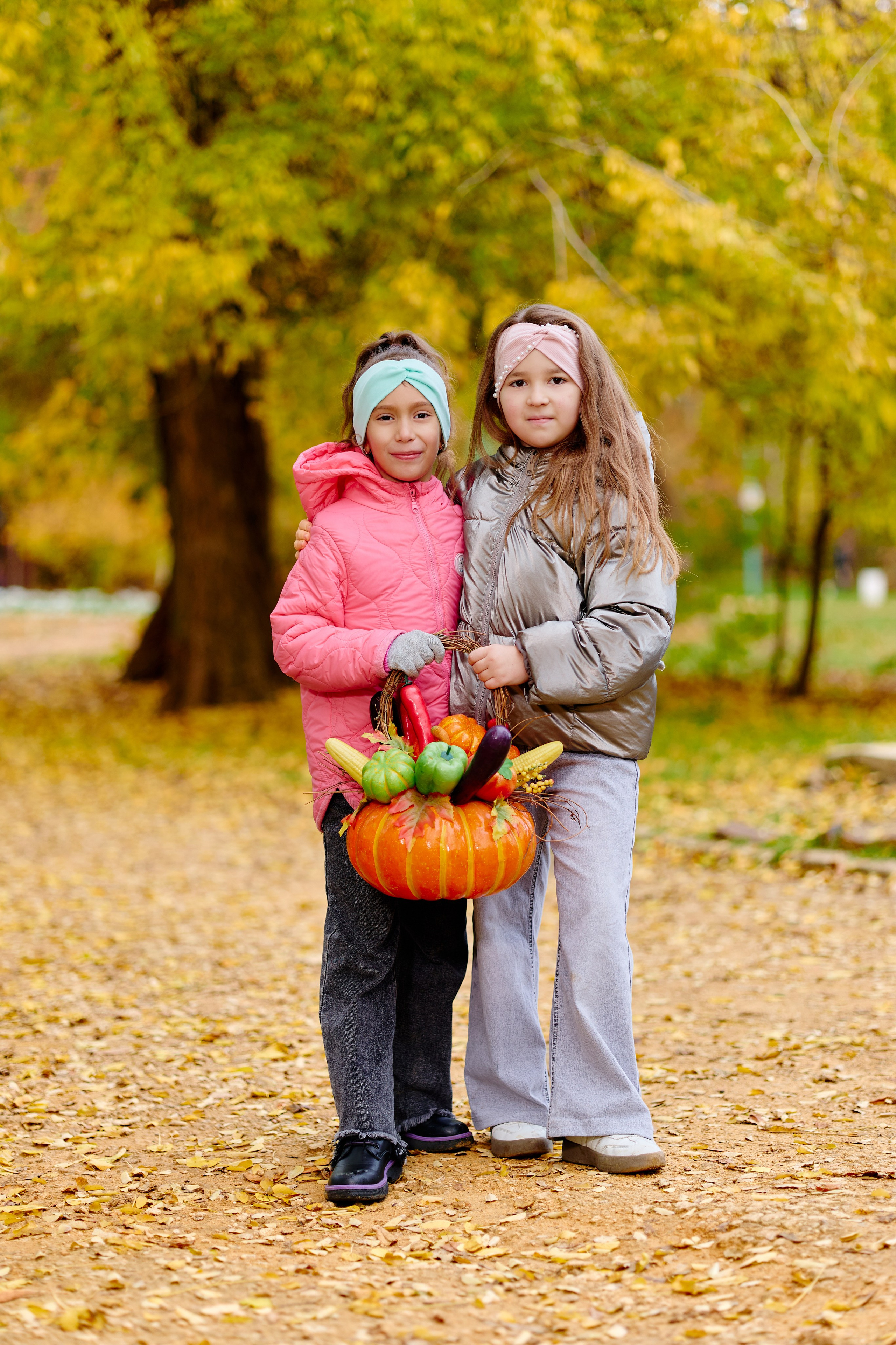 Прогулка в парке классом. Фотограф Выпускные альбомы Таганрог Сергей Коробченко