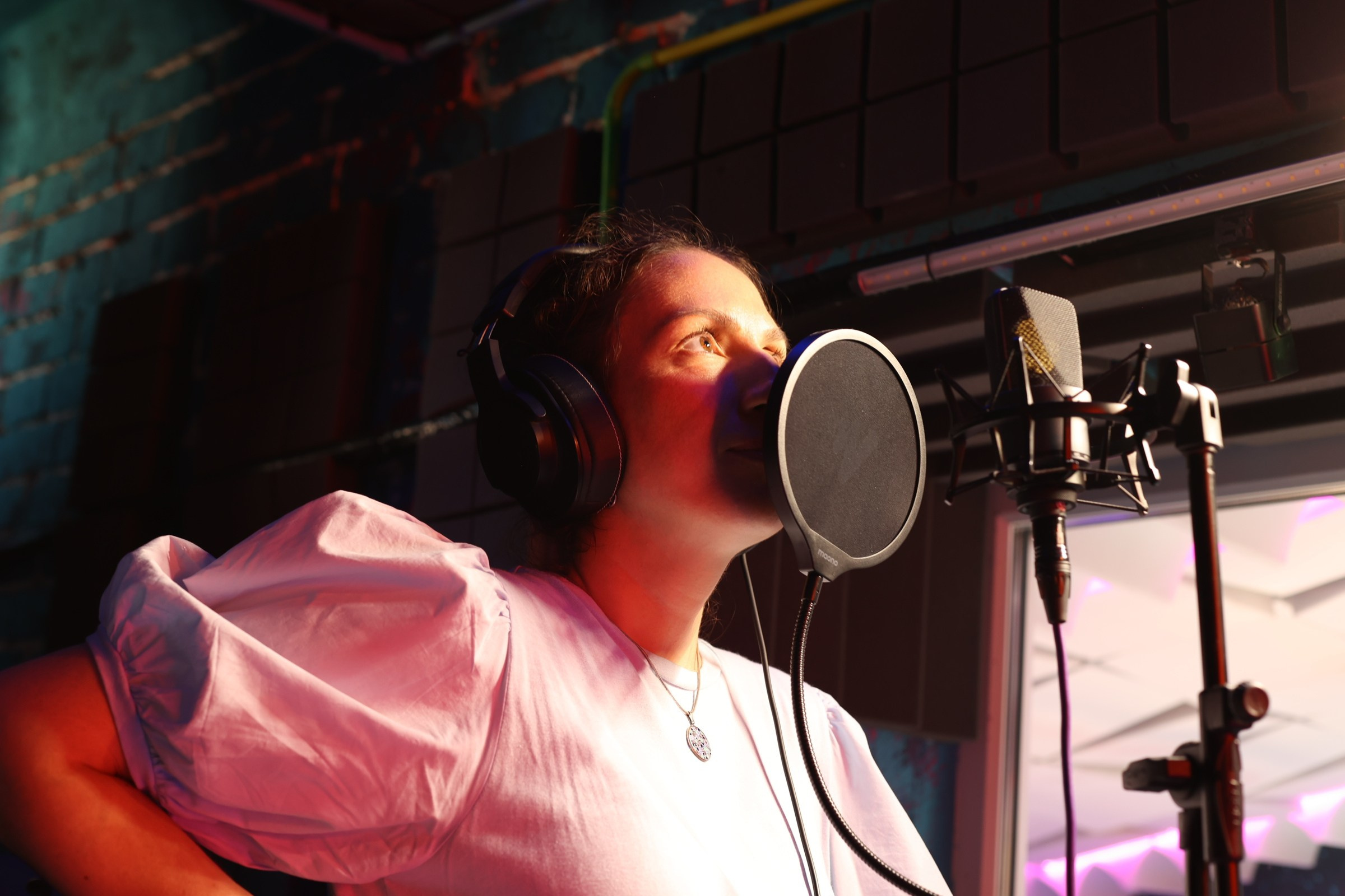 Съемка видеоклипа в студии звукозаписи. Фотограф для вас и вашего бизнеса в Москве Альбина Никифоров