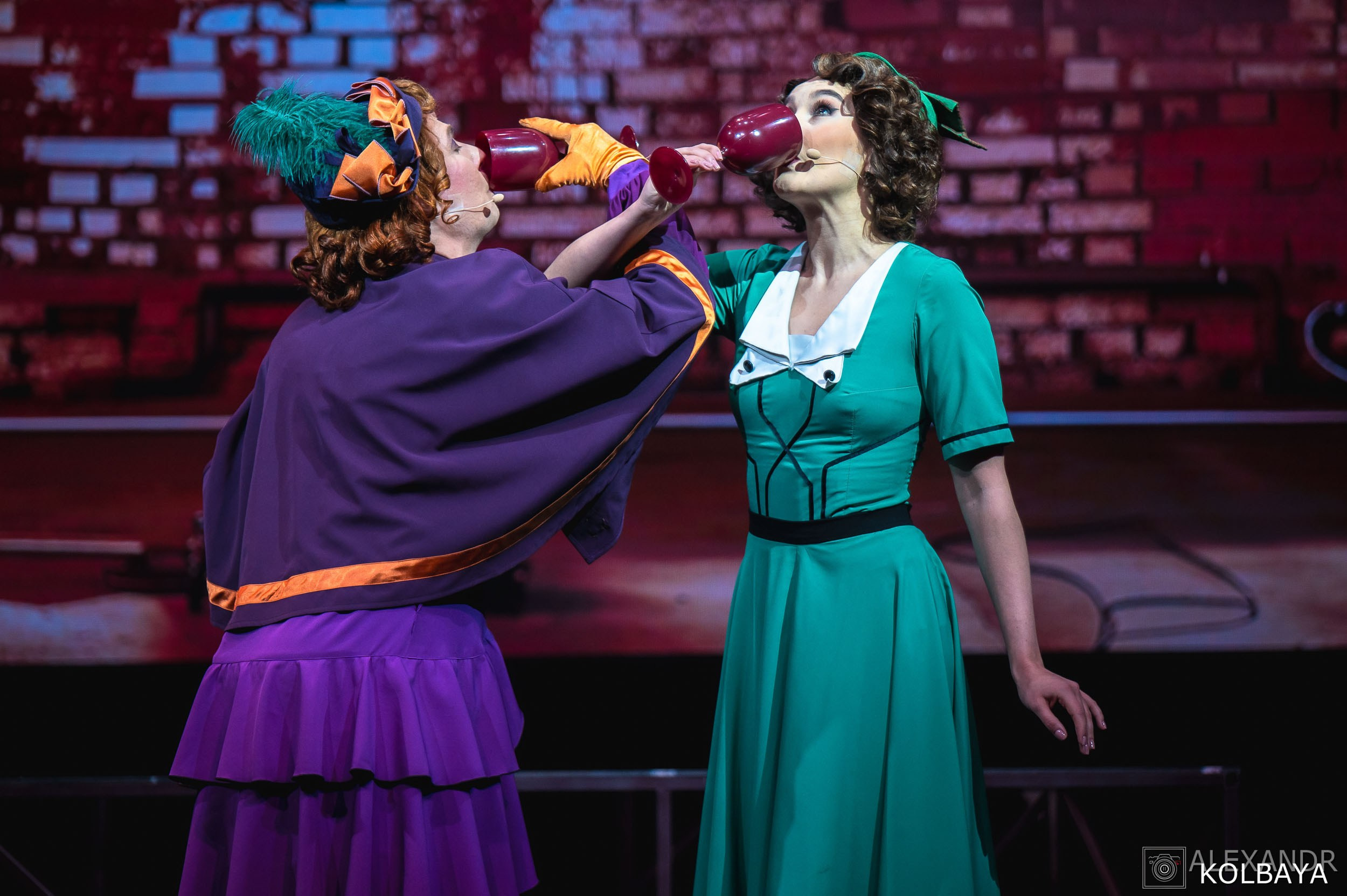 Фотографии со спектакля «Привет, я тетя Чарли». Концертный и театральный репортажный фотограф в Москве Александр Колбая