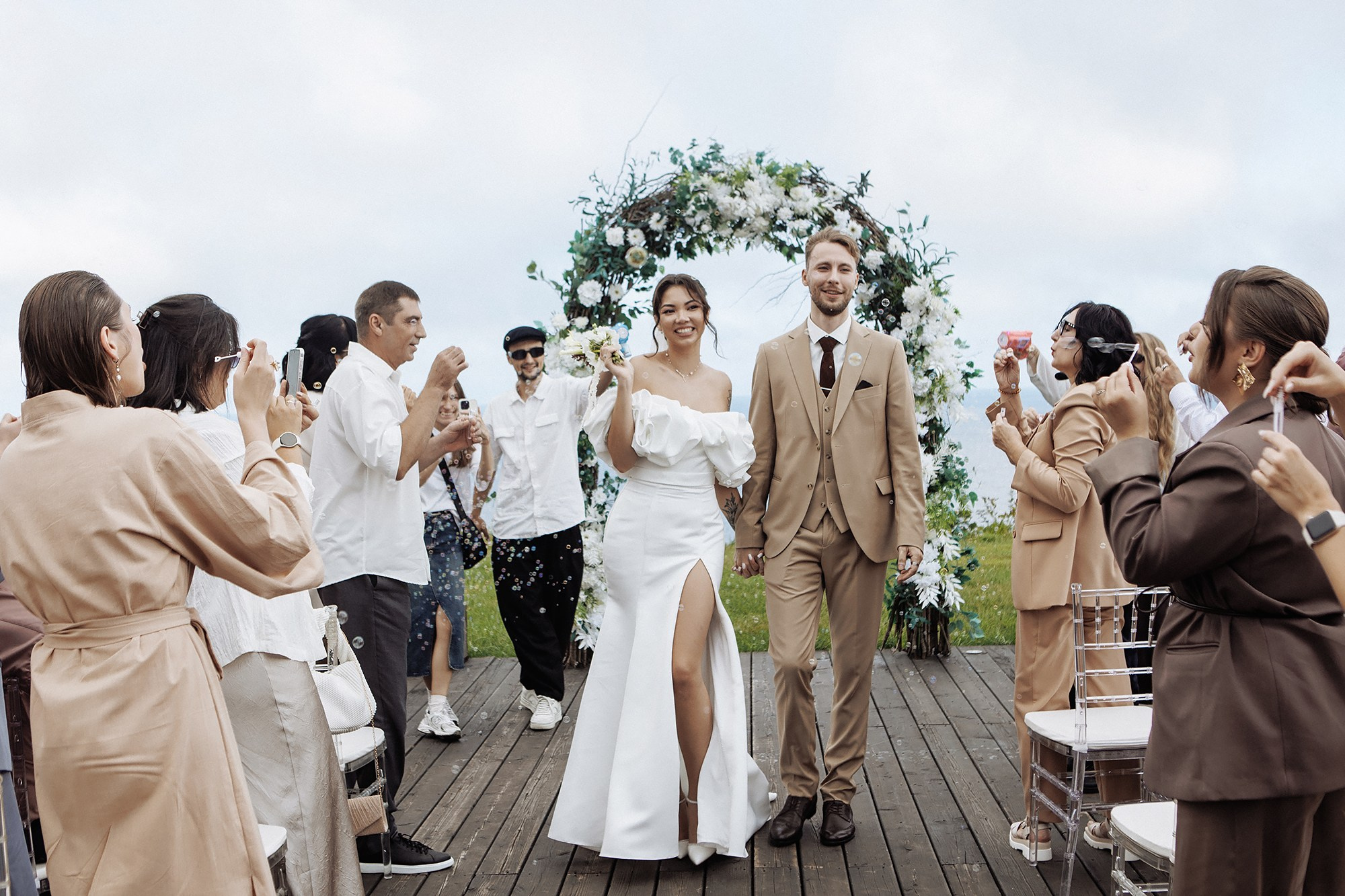 Саша и Вика 5.09.25. Свадебный фотограф Владивосток Алина Гевондова