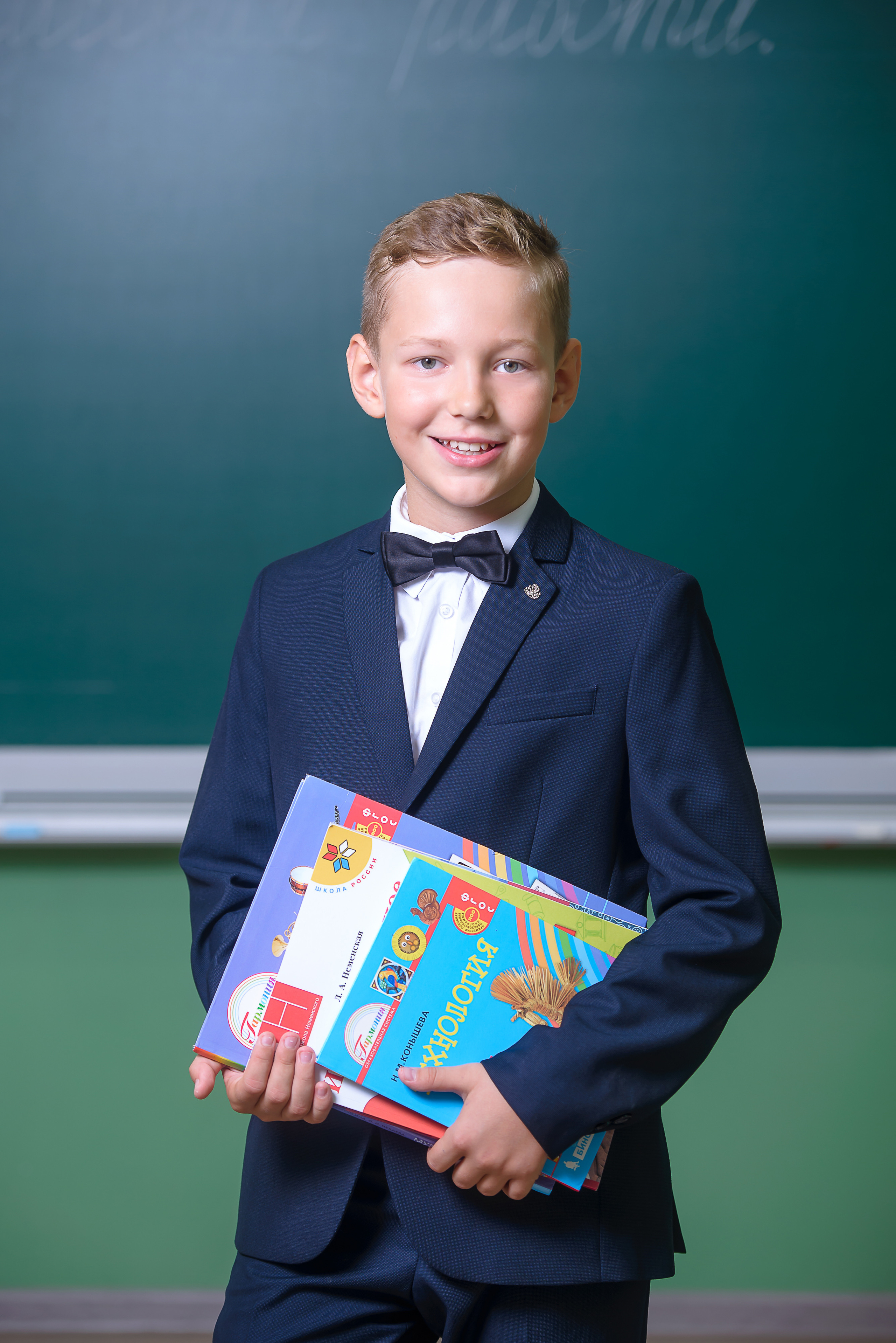 выпускной альбом, выпускные альбомы,  Севастополь, в Севастополе, виньетка, общая фотография класса, фотосъемка утренников, фотосъемка в детском саду, фотограф на выпускной, фотосессия в школе, в детском саду, подготовка ЕГЭ Севастополь, ОГЭ Севастополь, фотограф на 1 сентября