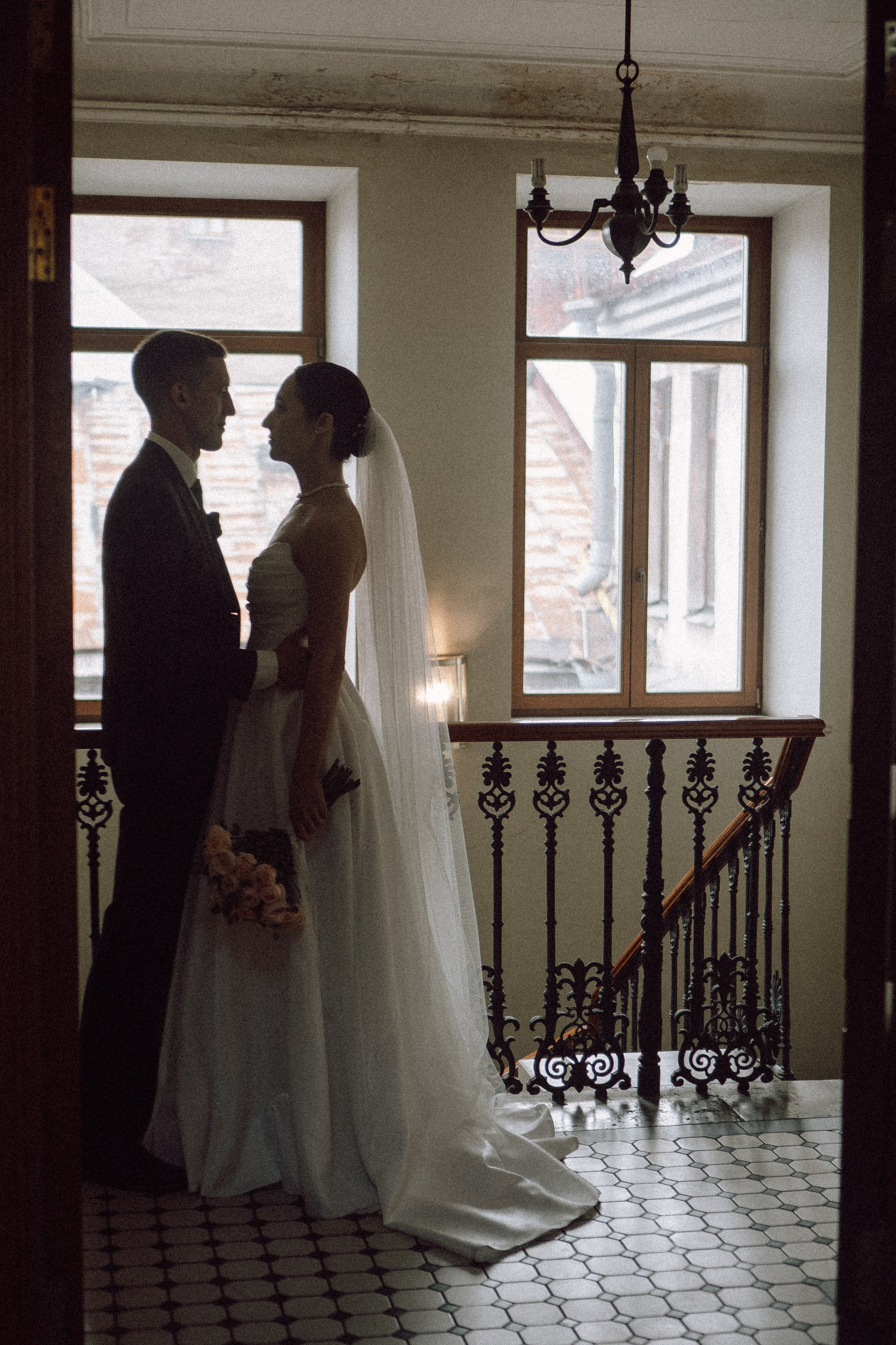 СВАДЕБНАЯ ПРОГУЛКА В САНТК-ПЕТЕРБУРГЕ (ИСАКИЕВСКИЙ СОБОР, ЗИМНЯЯ КАНАВКА, ЭРМИТАЖ И БОЛЬШАЯ МОРСКАЯ УЛИЦА). Профессиональный фотограф, Санкт-Петербург — Виктория Богомолова