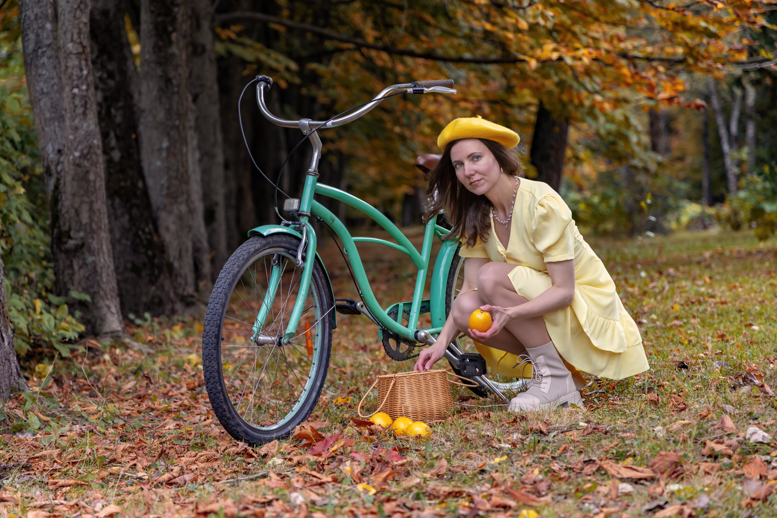 Жёлтая осень и ретро-велосипед. Репортажный, семейный и студийный фотограф в Москве Демин Алексей