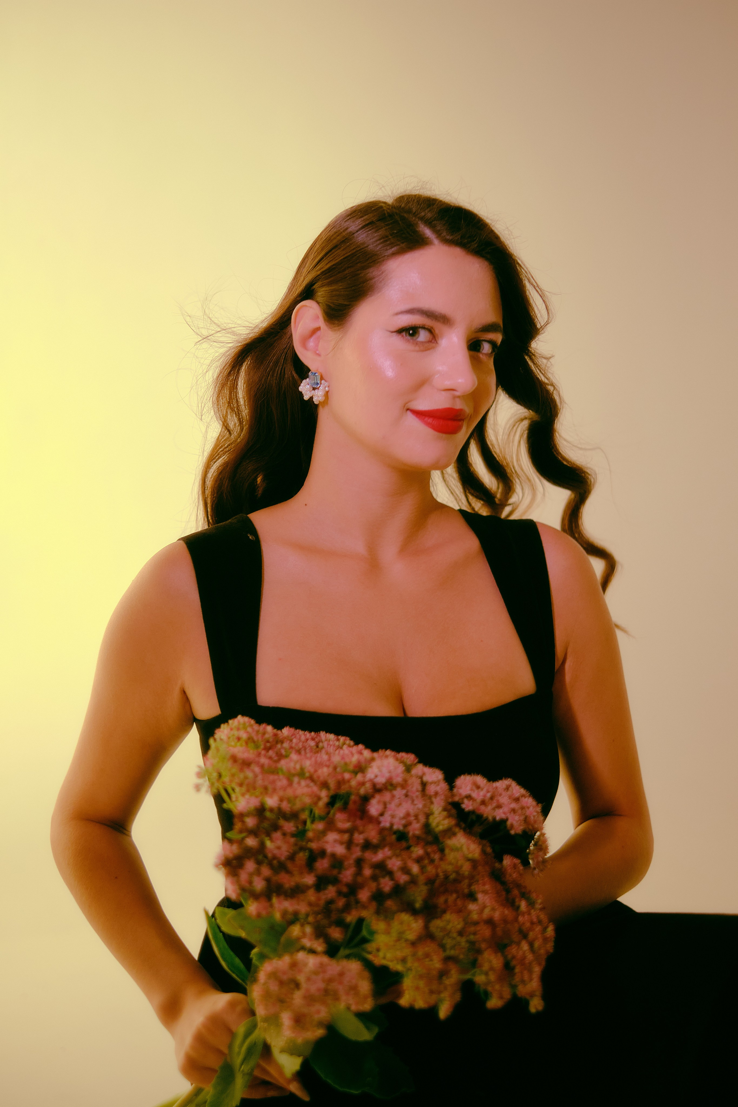 Индивидуальная фотосессия с цветами в студии. Портретный, семейный фотограф в Твери Жданова Татьяна tatzhdanov Таня