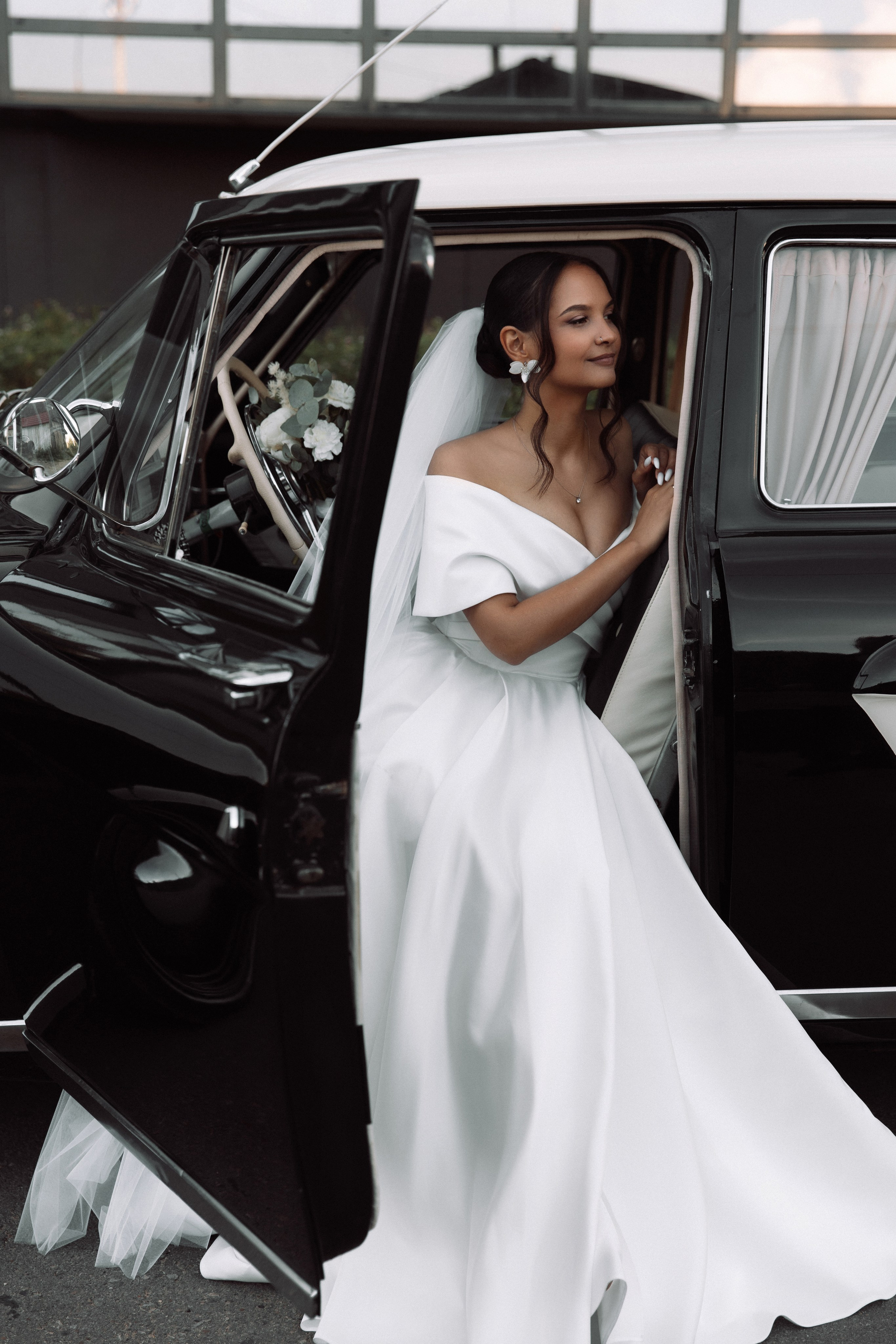 Необычная идея для утра невесты и фотосессия с ретро волгой. Свадебный и портретный фотограф в Сыктывкаре и в Москве Новосельцева Алена