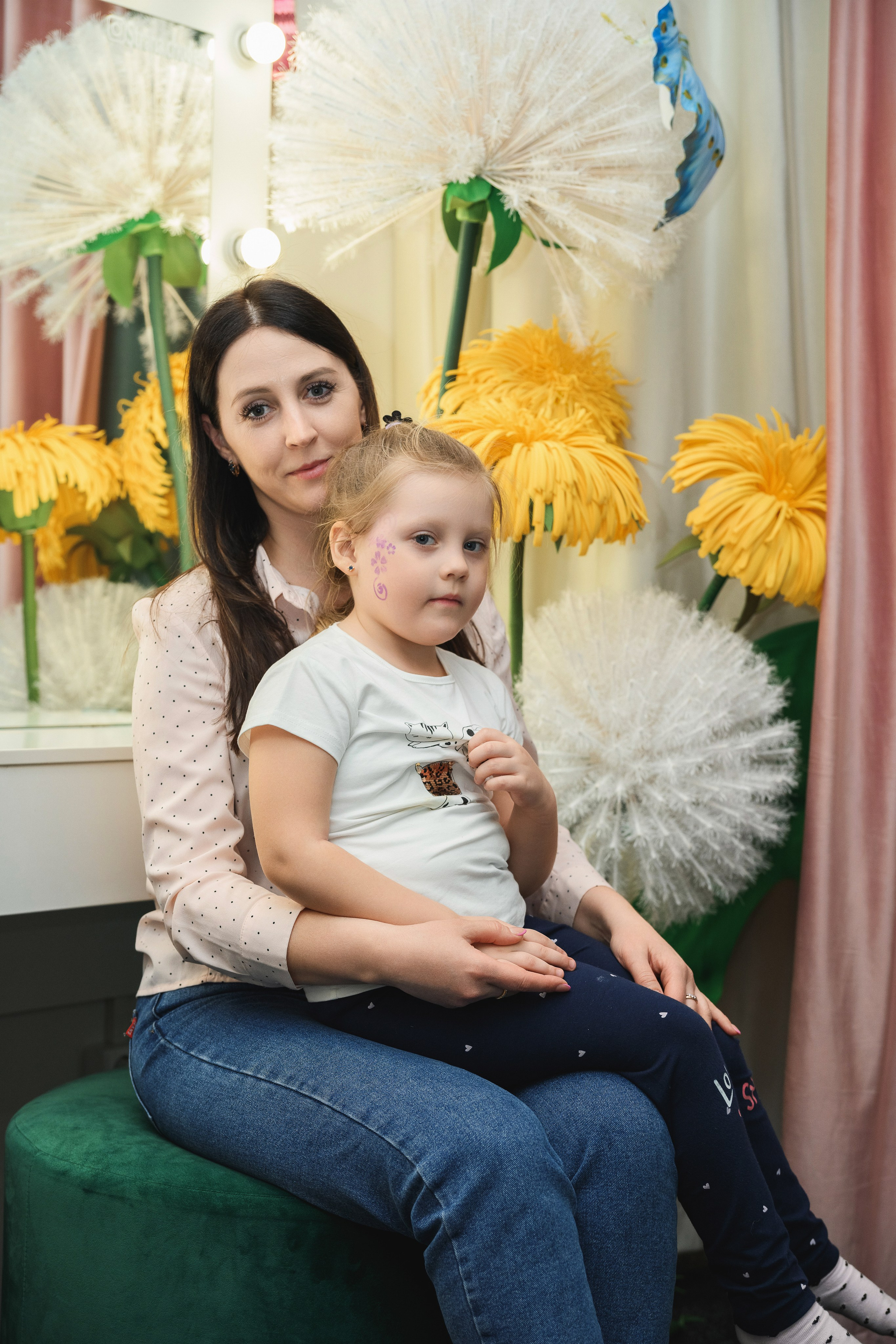 Когда заказывают фотографа на День рождения, обычно подразумевают репортажную съемку, но я не ограничиваю себя одним стилем. Портрет с Вашим ребёнком займет свое место в семейном архиве.