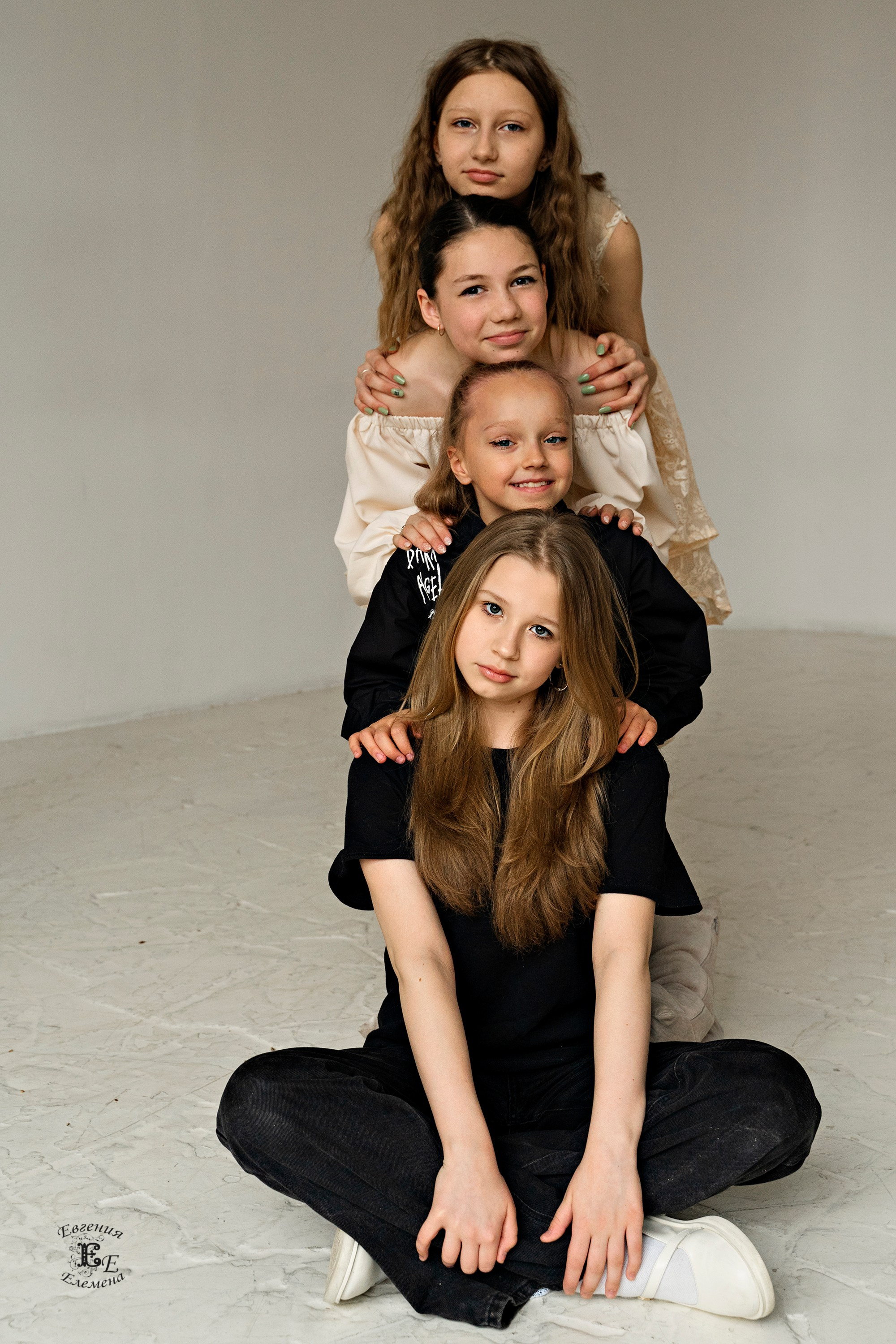 Фотосъемка Таисии и подружек. Семейный и портретный фотограф в Санкт-Петербурге Евгения Елемена