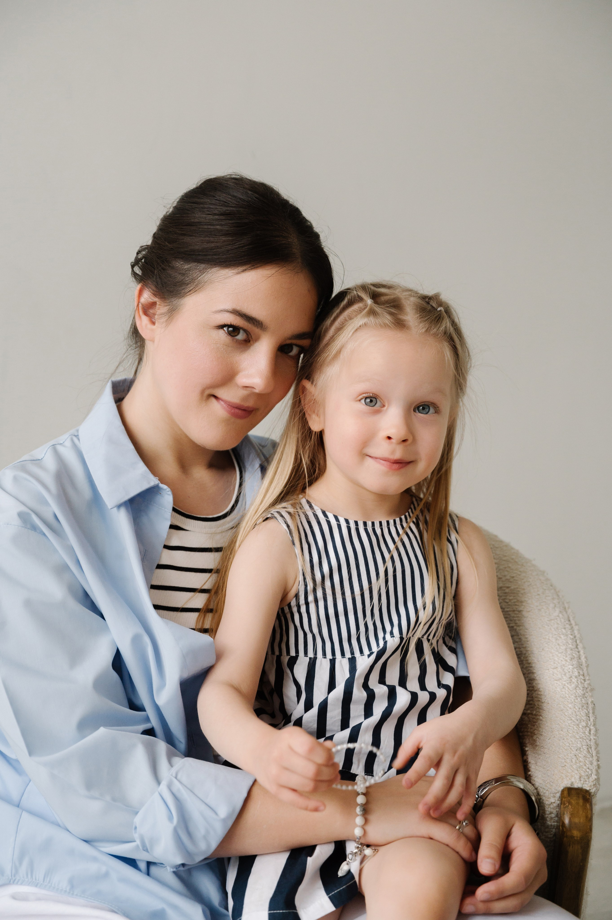 Алина. Профессиональный фотограф беременности в СПБ. Стильные фотосессии беременности в стиле минимализм и классическая фотография