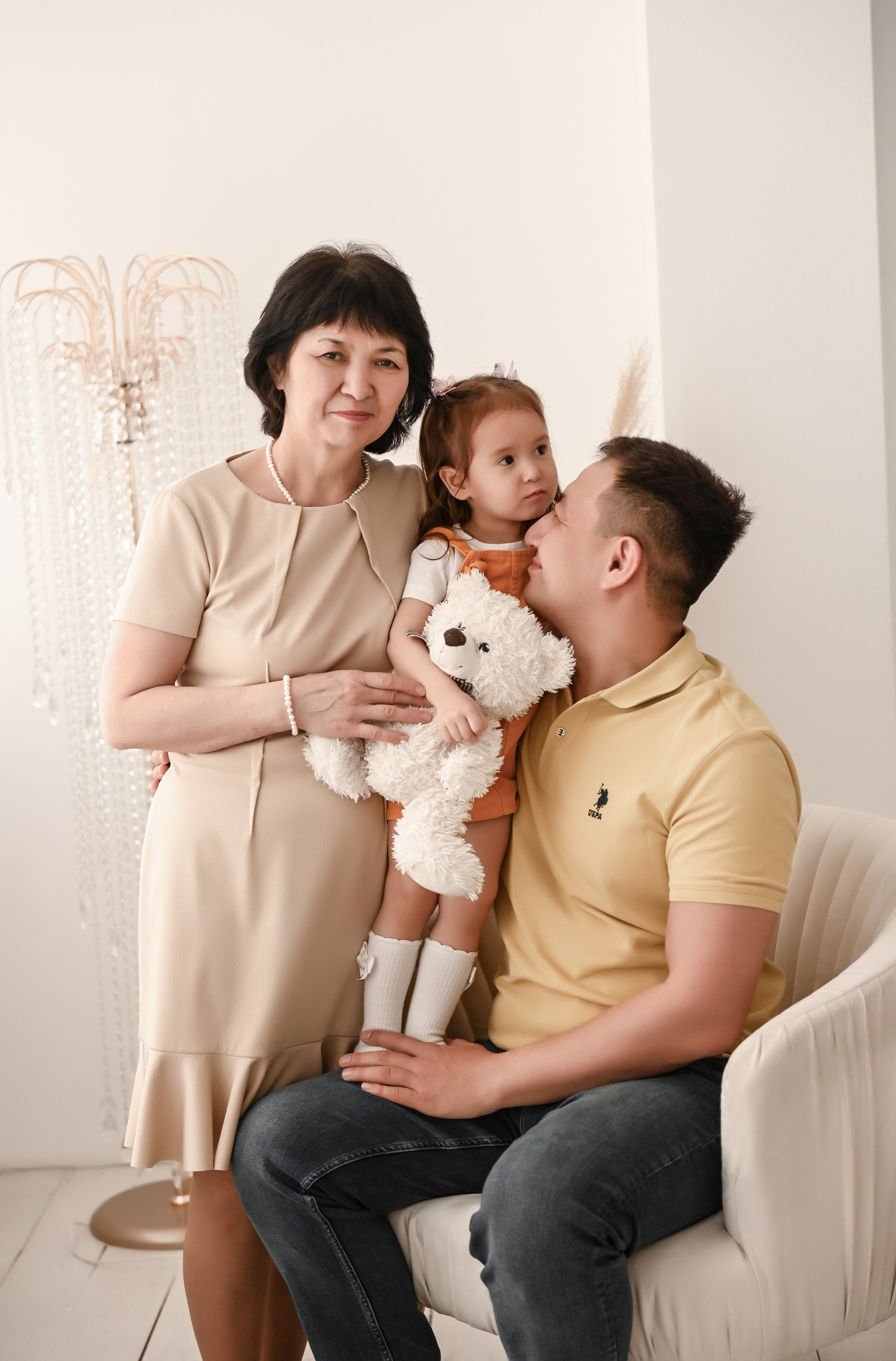 Семейная студийная  фотосессия 2. Свадебный, семейный, детский, контент фотограф в Омске Максим Ильин