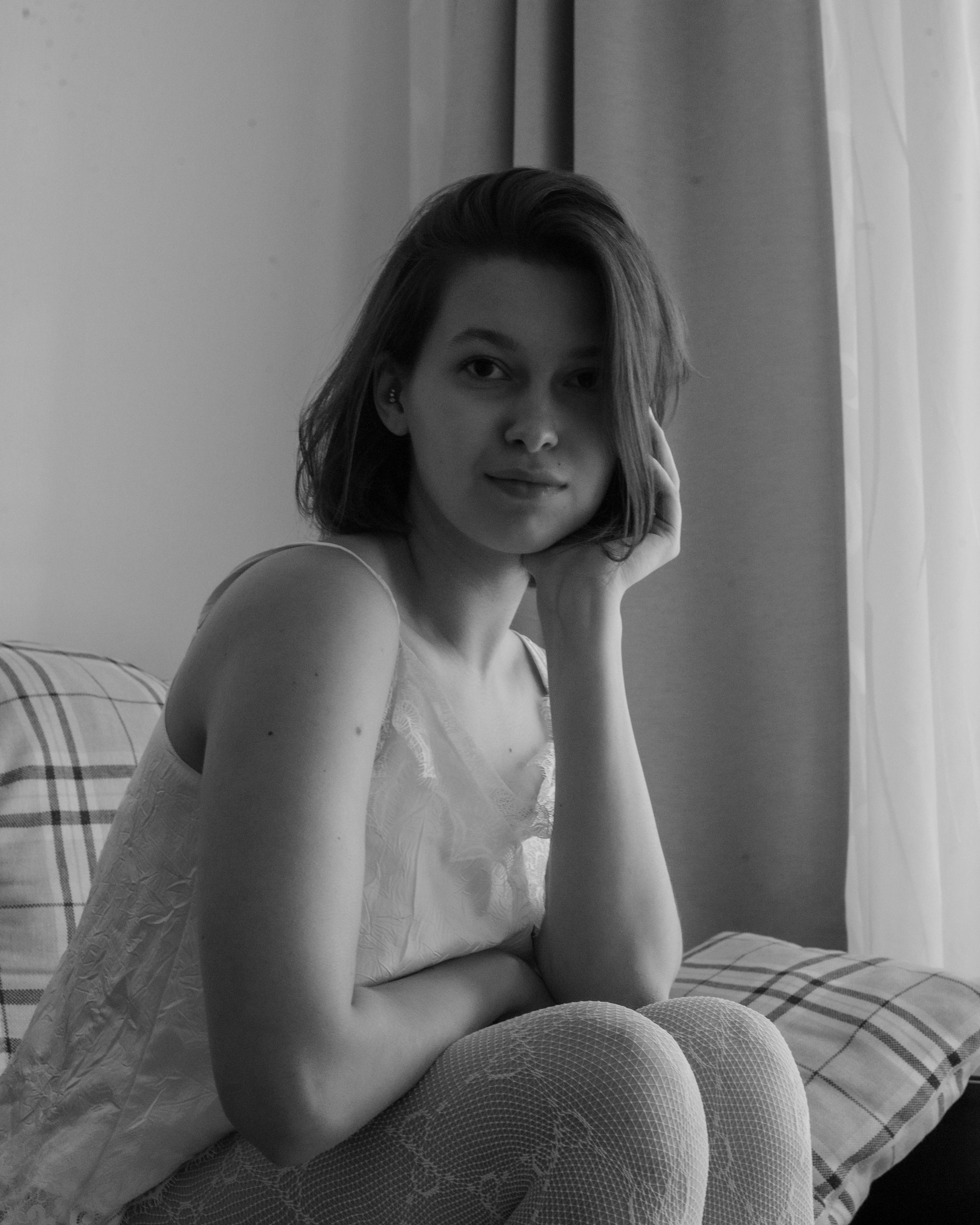 Яна. Женский фотограф. Создатель украшений ручной работы. Модель