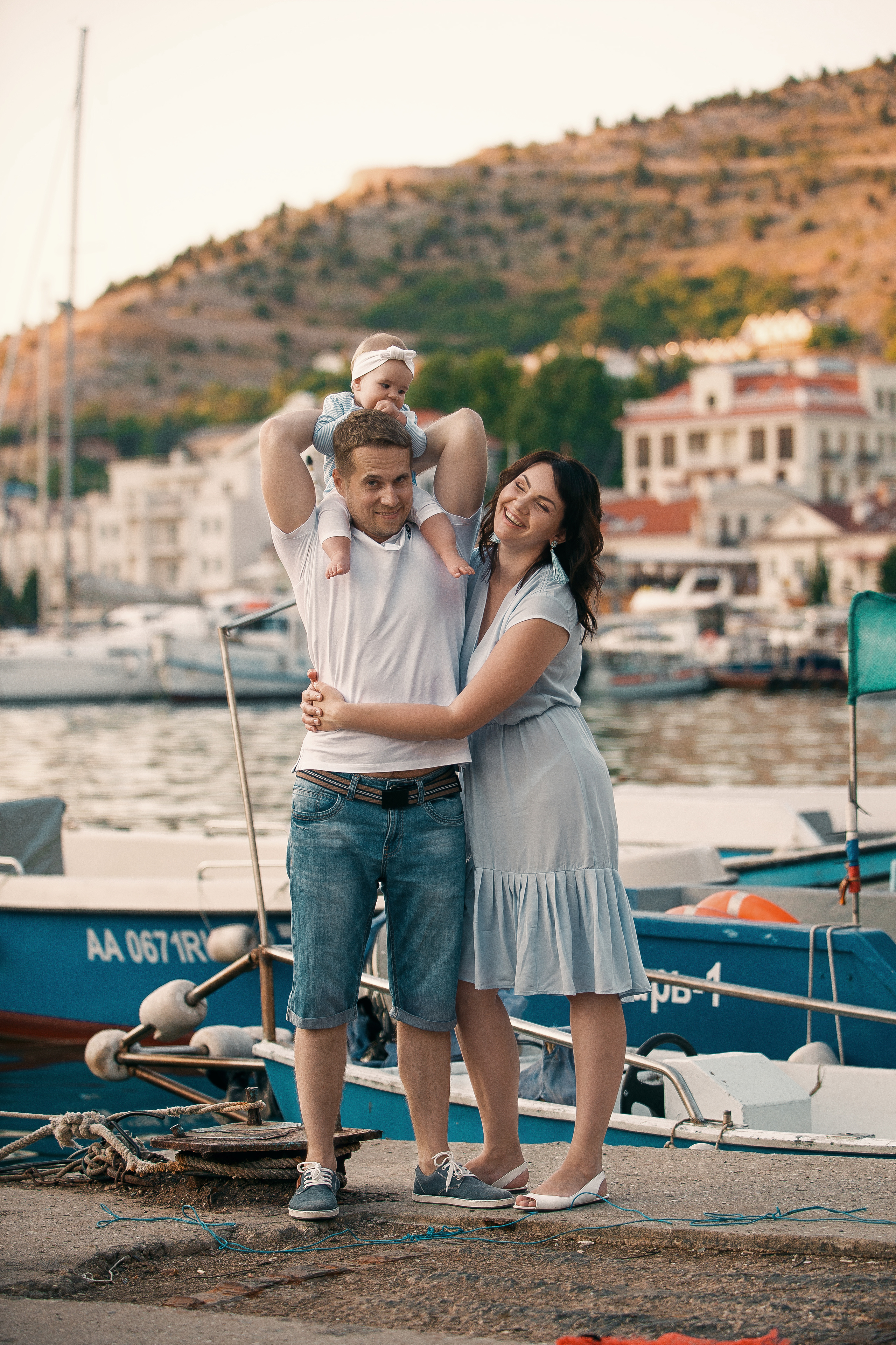 Фотосессия среди лодок в Балаклаве (бухта). Фотограф в Севастополе Погребняк Александра. Уточнить, зарезервировать дату для фотосъемки +79788481042