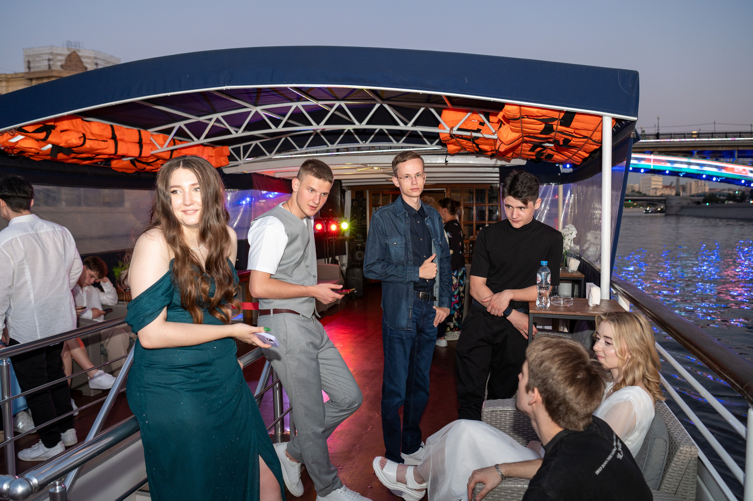 Выпускной вечер 11 класс на теплоходе. Детский и семейный фотограф г. Москва Оксана Катаджи