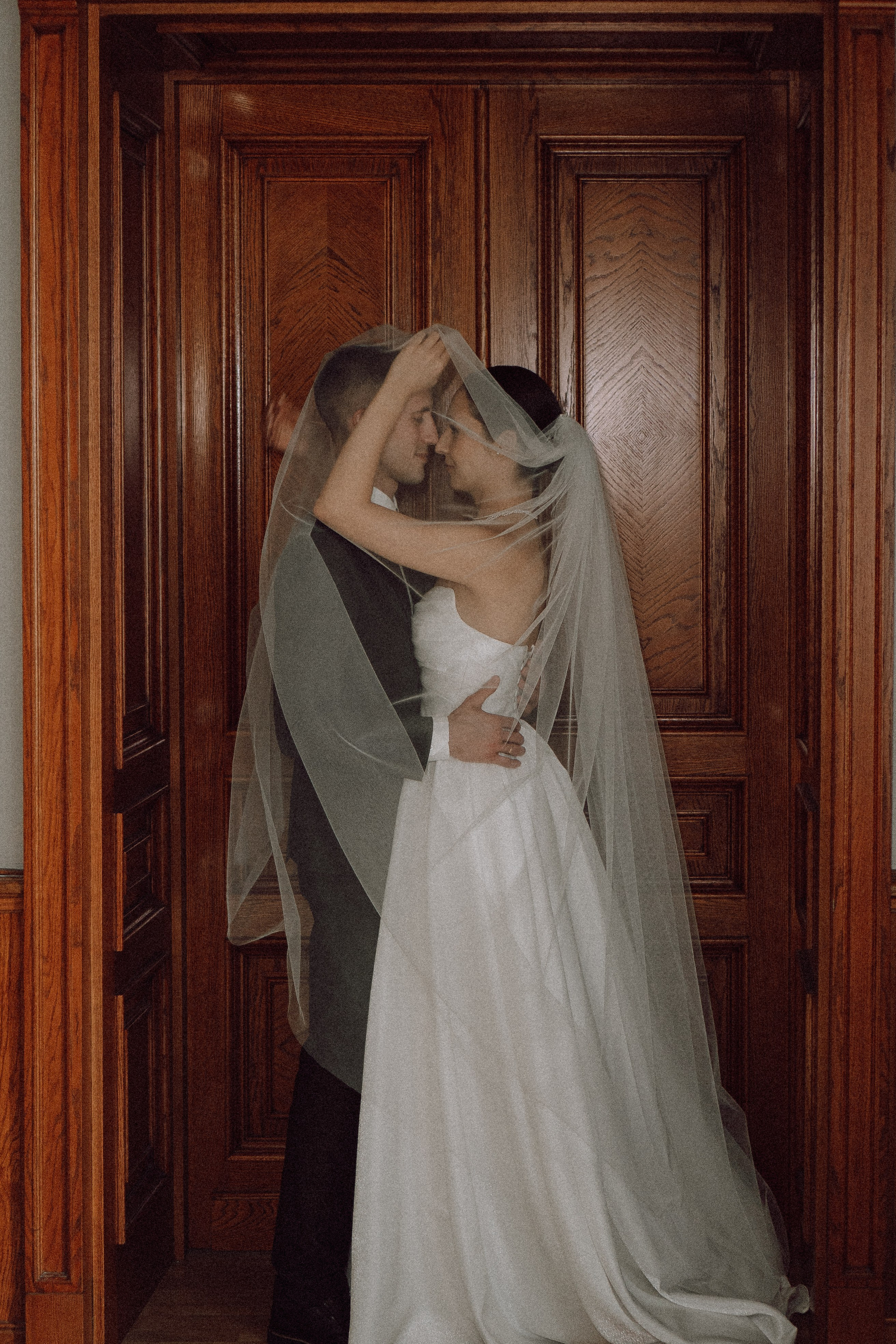 СВАДЕБНАЯ ПРОГУЛКА В САНТК-ПЕТЕРБУРГЕ (ИСАКИЕВСКИЙ СОБОР, ЗИМНЯЯ КАНАВКА, ЭРМИТАЖ И БОЛЬШАЯ МОРСКАЯ УЛИЦА). Профессиональный фотограф, Санкт-Петербург — Виктория Богомолова