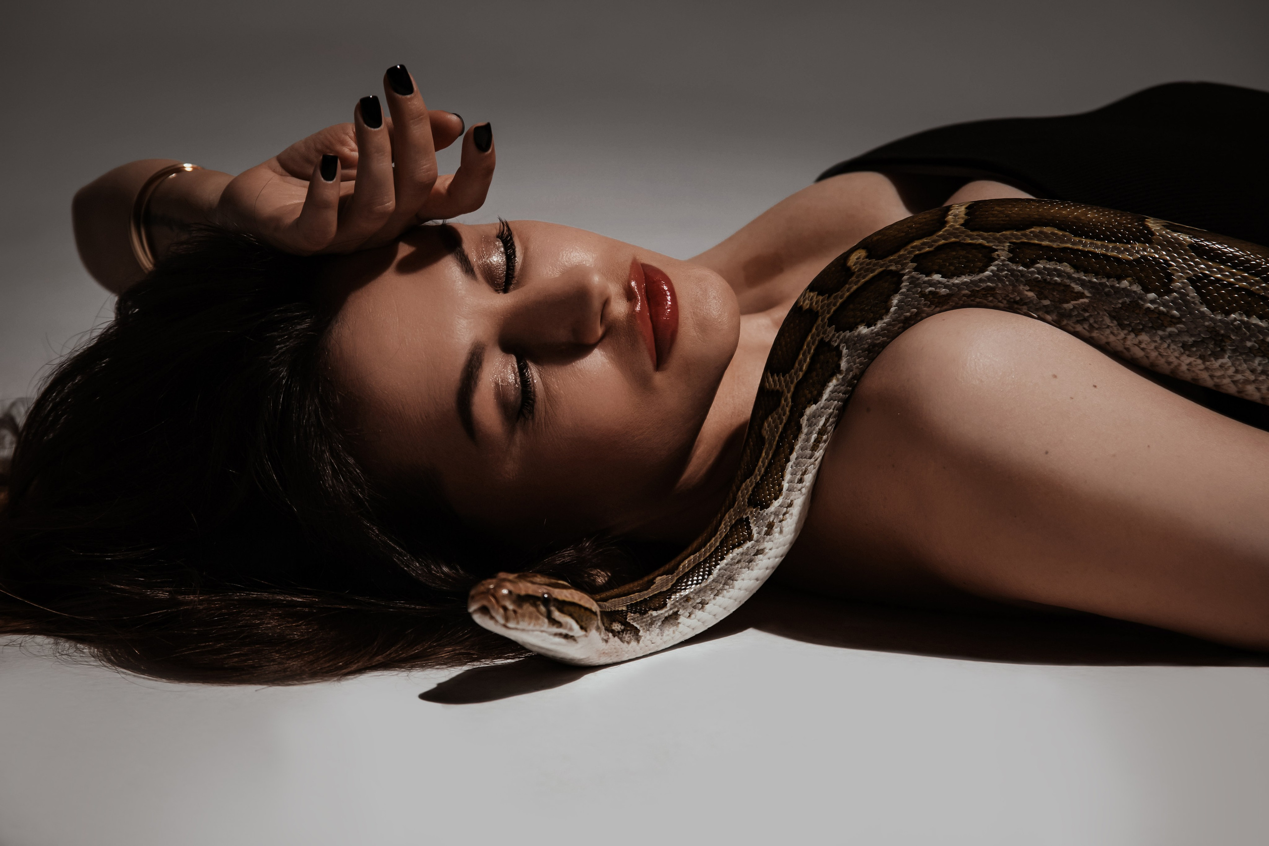 Женский портрет со змеей. Фотостудия № 1. Мария Авджян Фотограф и видеограф Краснодар