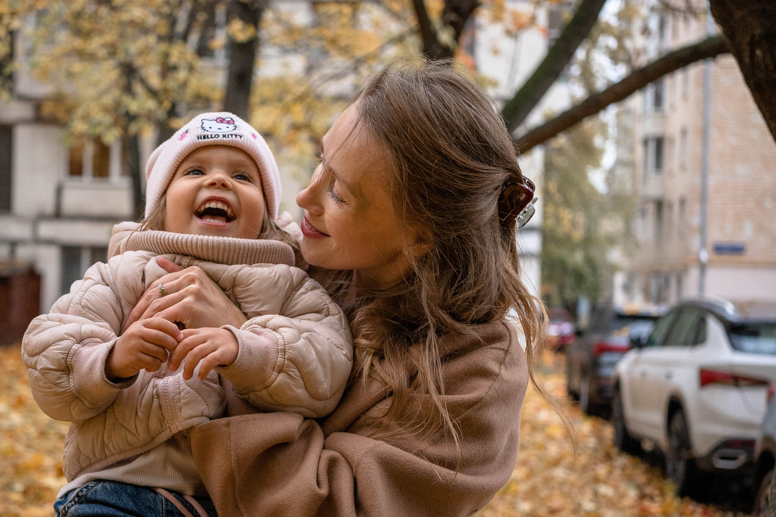 Осенняя фотосессия в Москве (во дворе дома)). Фотограф на роды Москва. Фотограф новорожденных Москва
