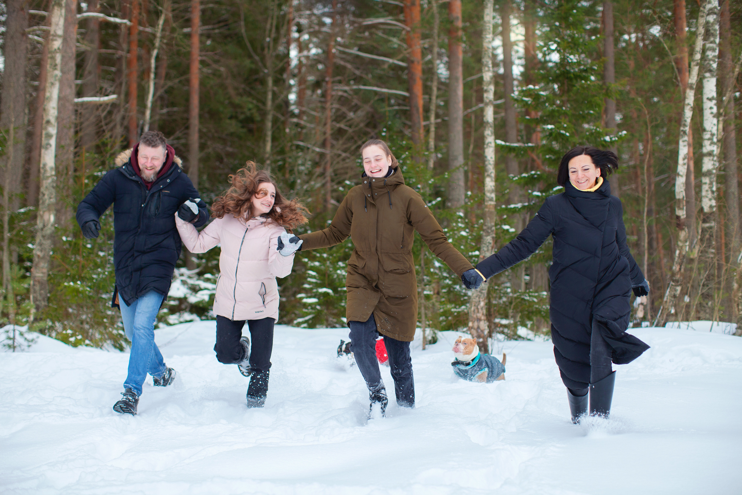 Зимой тепло в кругу семьи. Портретная и семейная съемка. Фотограф анималист