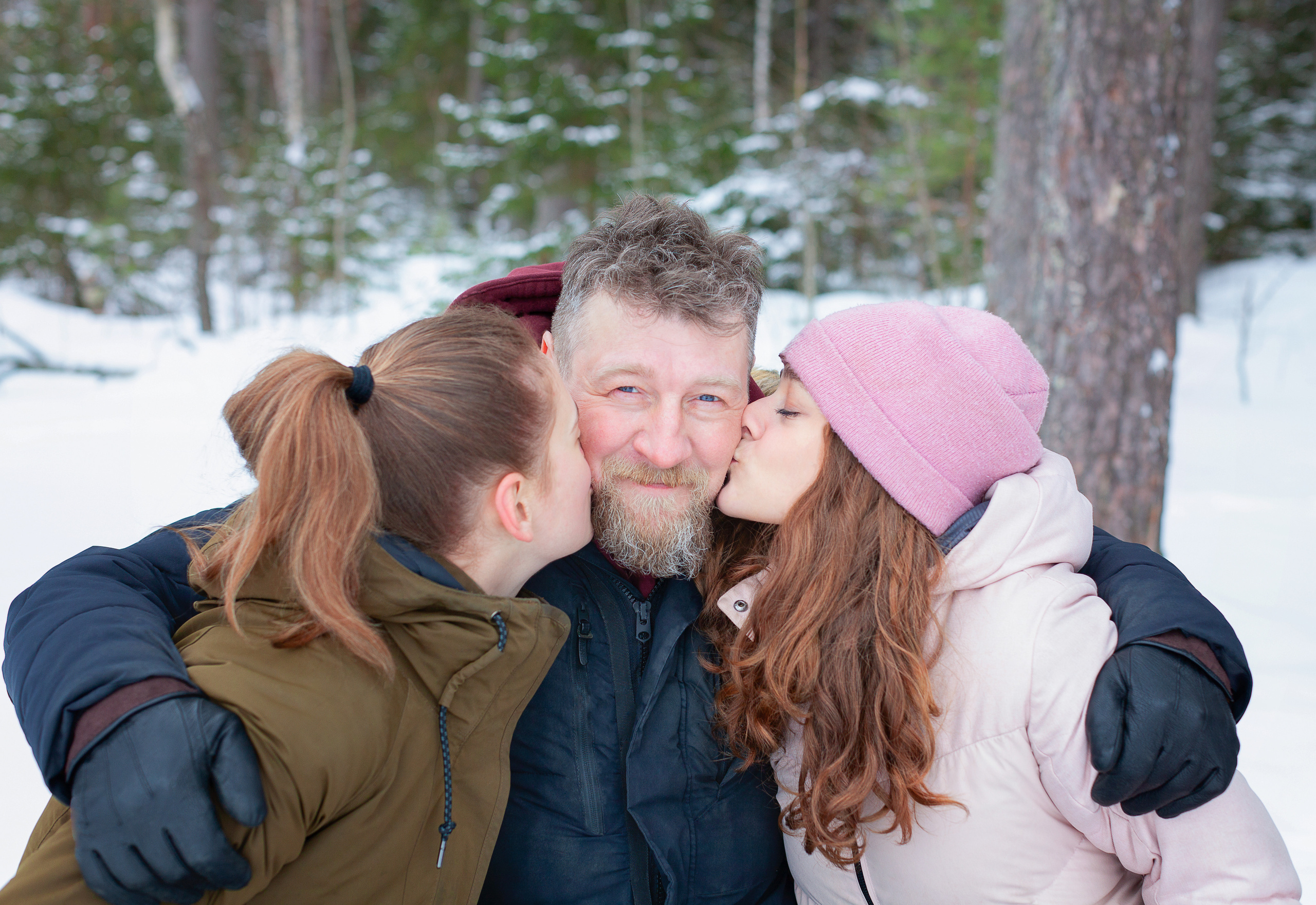 Зимой тепло в кругу семьи. Портретная и семейная съемка. Фотограф анималист