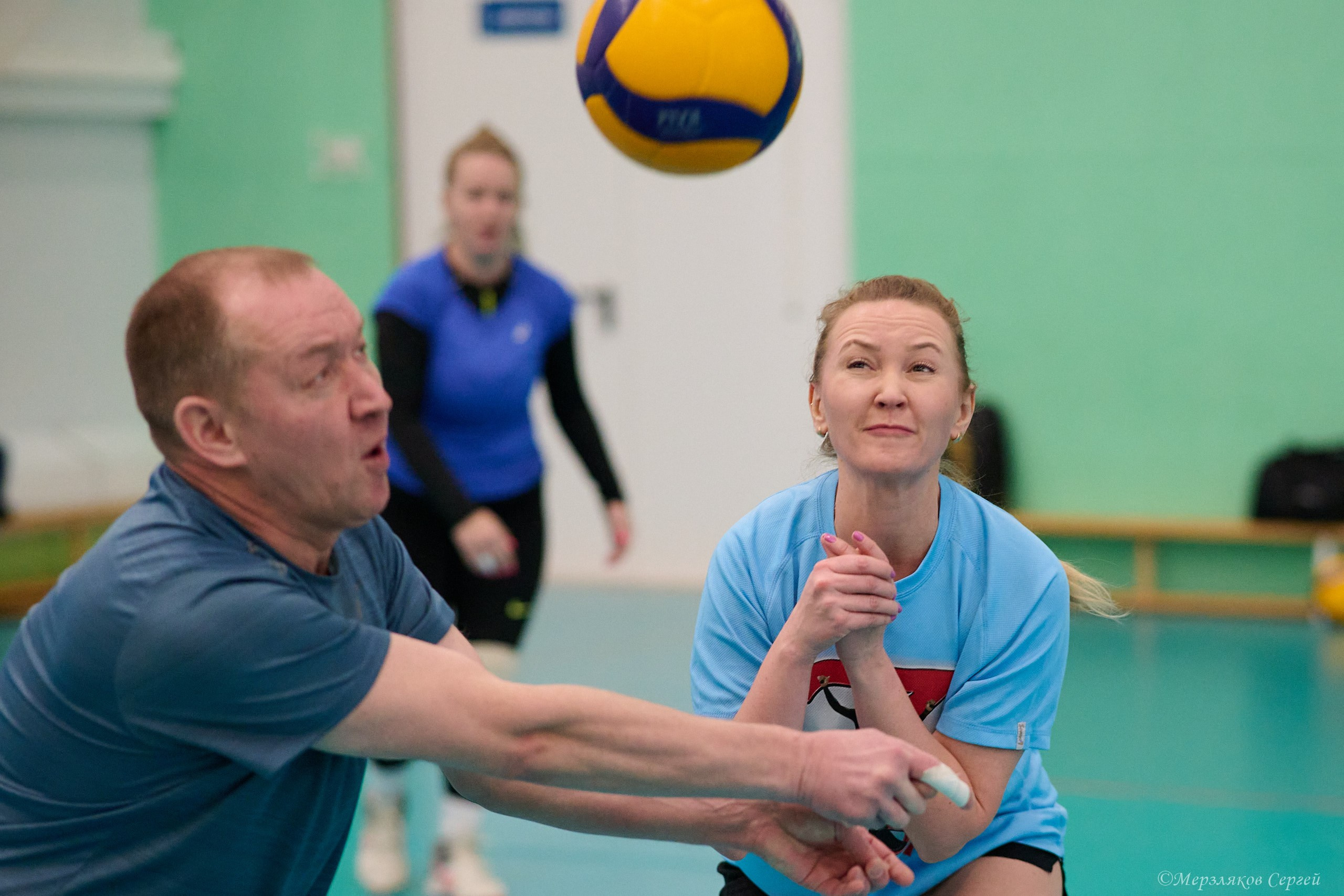 Новогодний волейбольный турнир. Ижевск. 16.12.23. Спортивный репортажный фотограф в Ижевске Сергей Мерзляков