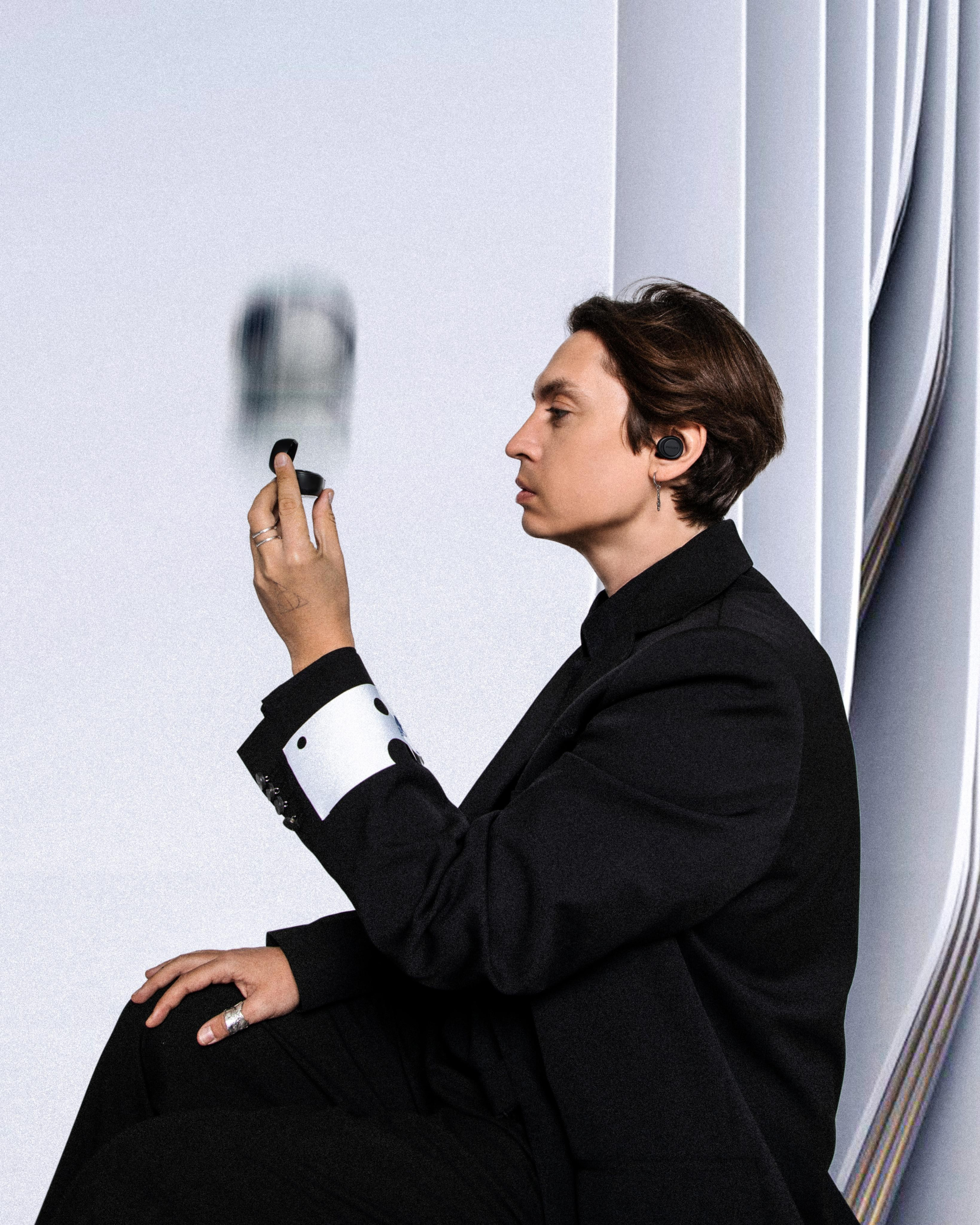 Phillips. NOIRELLE production