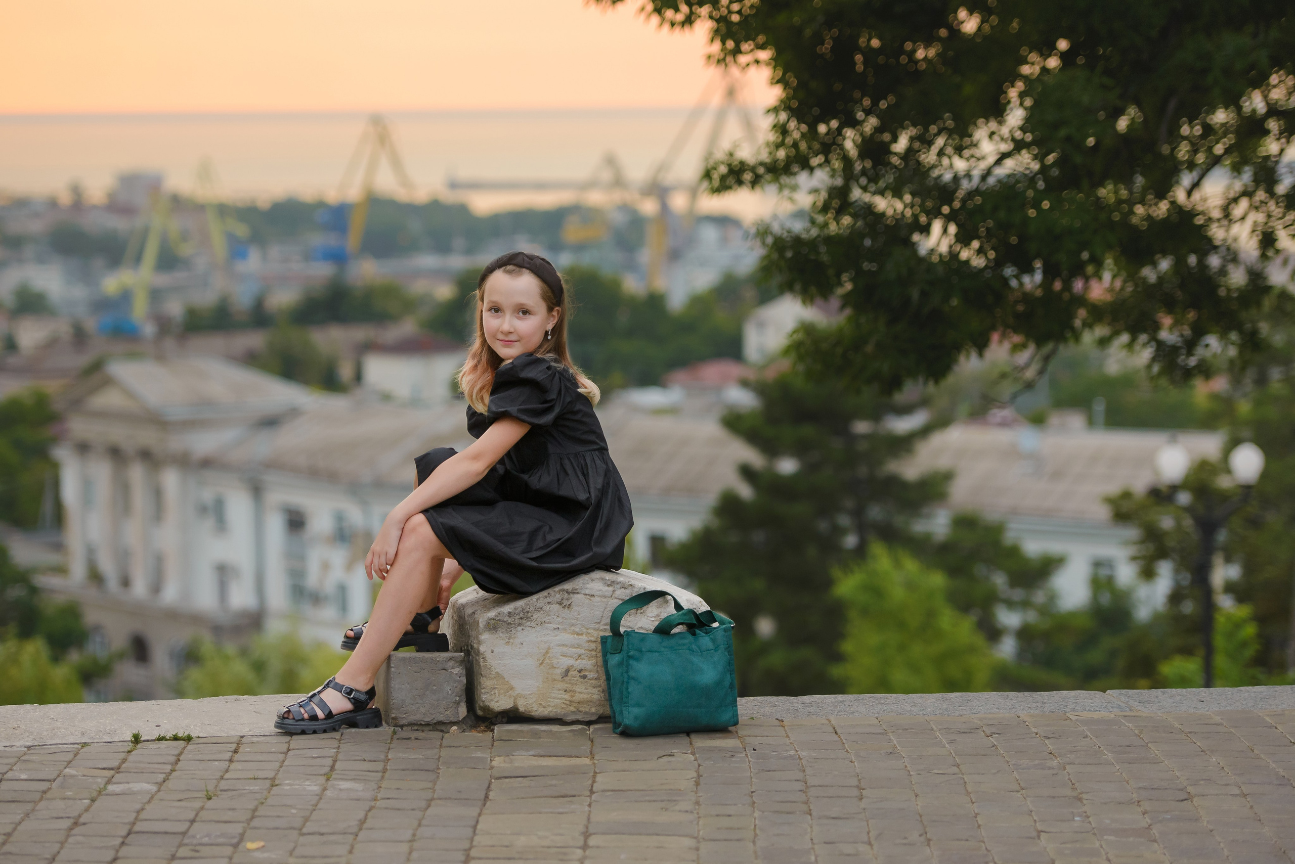 Детская фотосессия в Севастополе с видом на город и море
