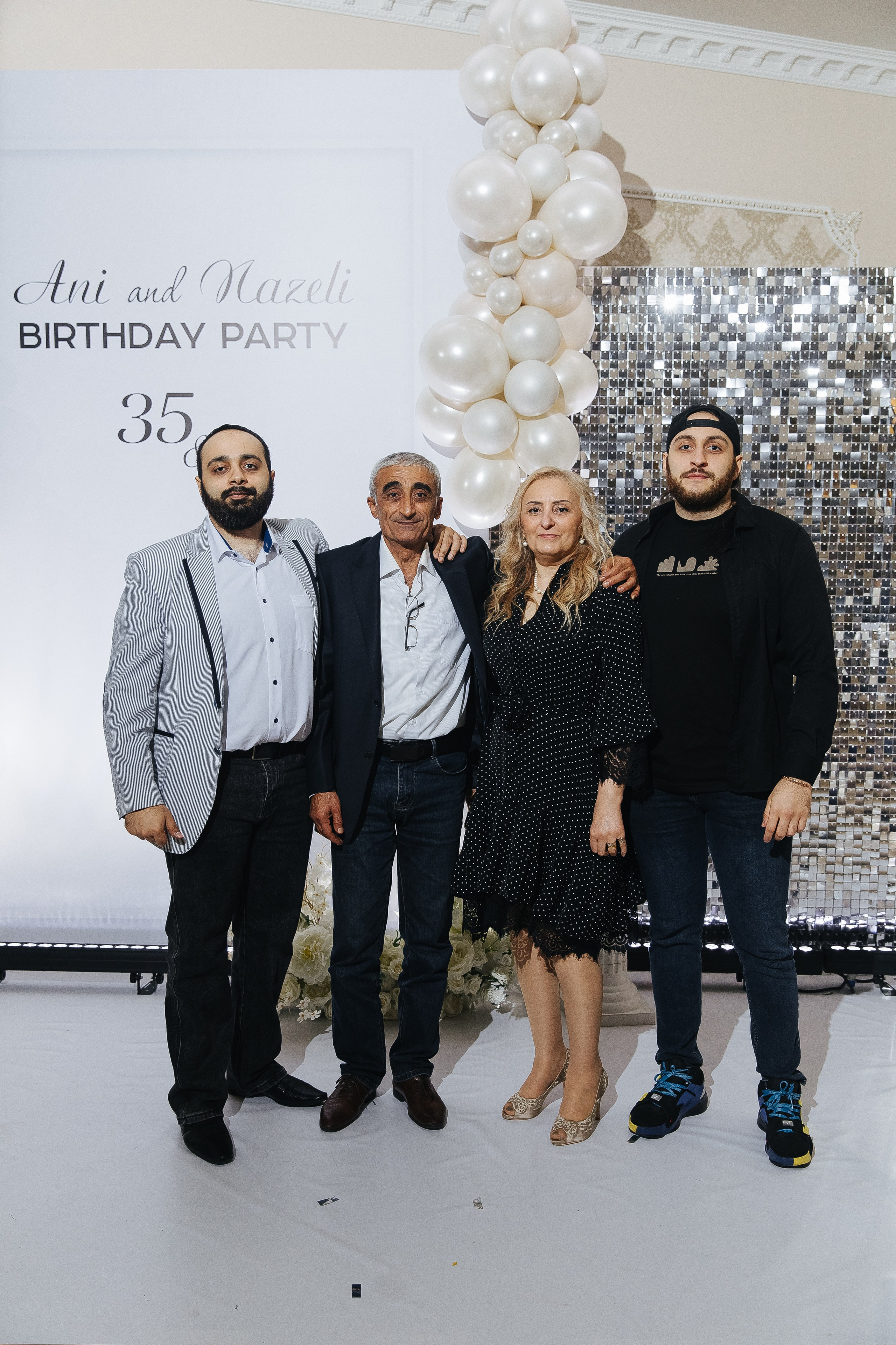 Ани и Назели. 35&5 День рождения, «Янтарь». Фотограф в Красноярске Надежда Воскресенская