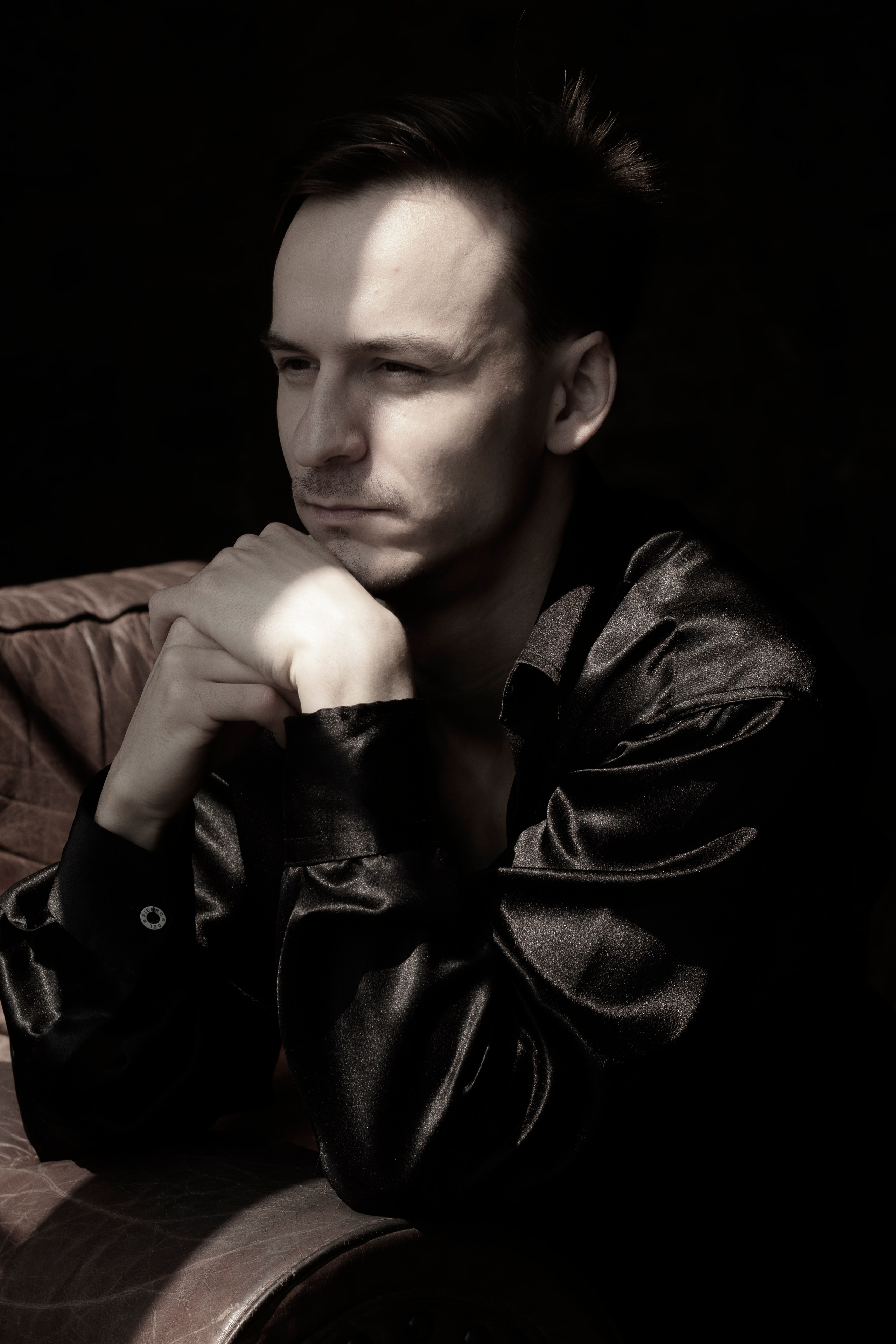 Фотосессия «Черное пальто». Портретный фотограф в Москве и Московской области Гнутиков Сергей