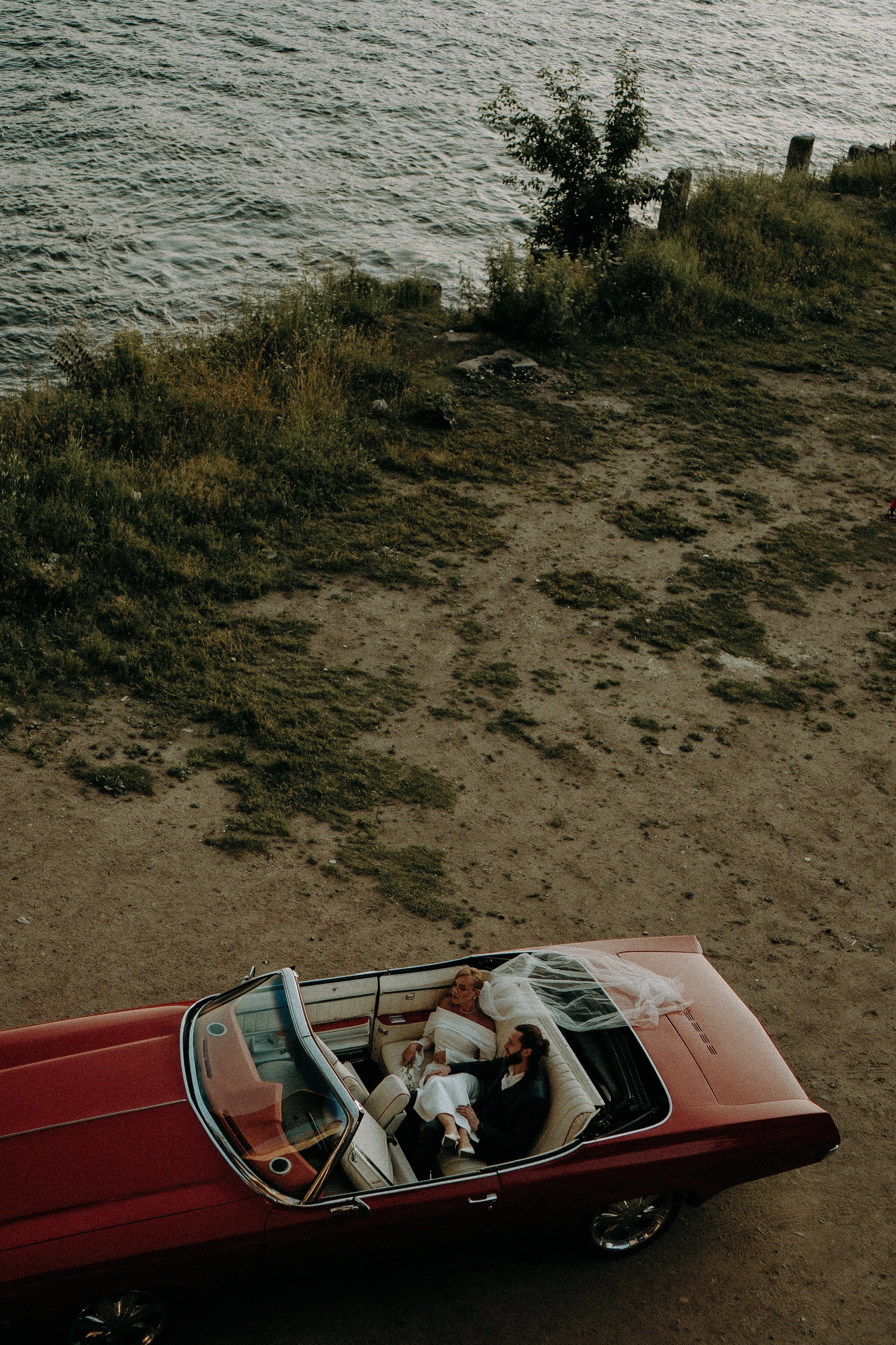 СВАДЕБНАЯ СЬЕМКА ВОЗЛЕ МСОТА БЕТАНКУРА НА КАБРИОЛЕТЕ. Профессиональный фотограф, Санкт-Петербург — Виктория Богомолова