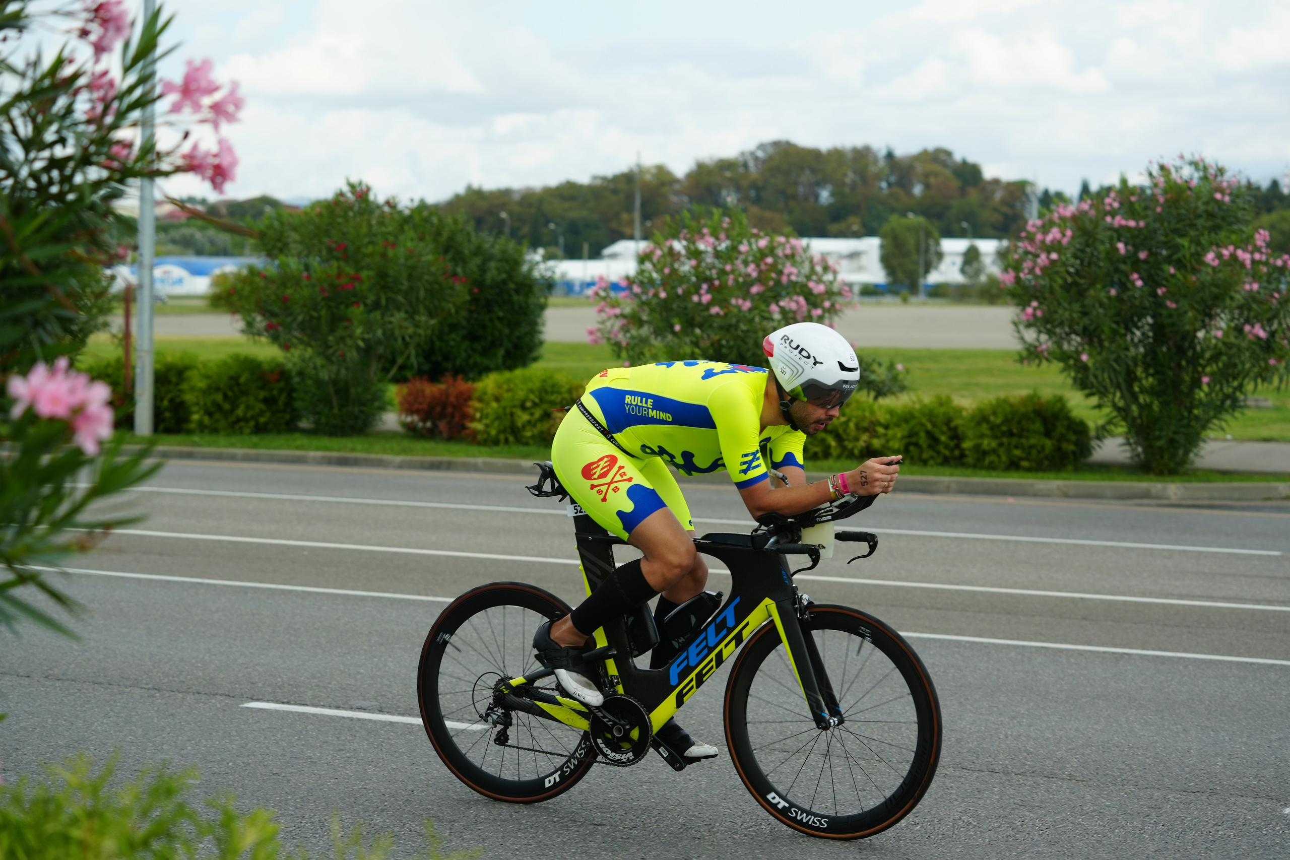 Фотоотчет партнерской интеграции для компании TELE2 на фестивале Ironstar. Репортажный фотограф в Красной Поляне и Сочи Павлюченко Екатерина