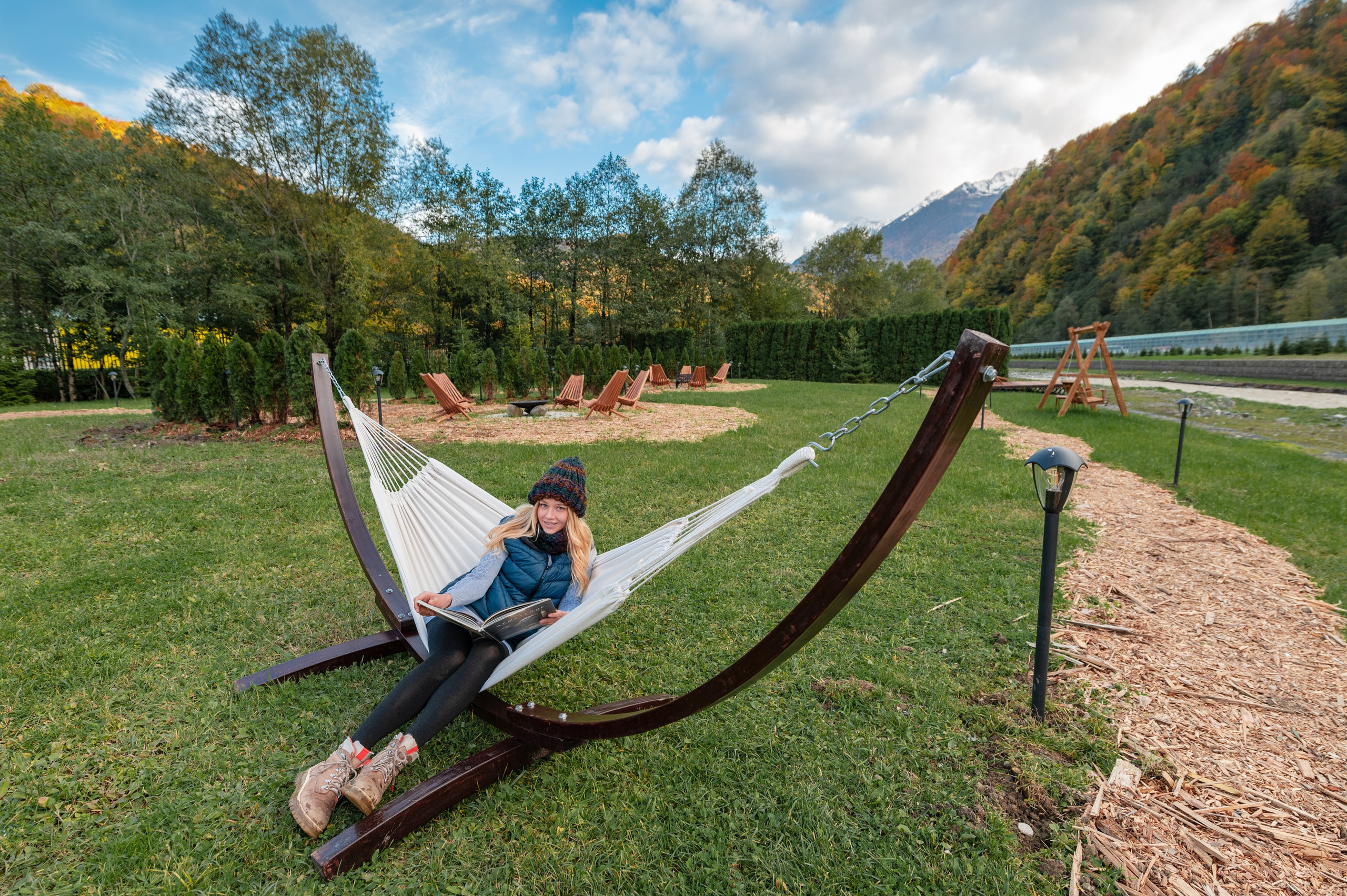 Контент съемка места для отдыха на курорте Газпром Поляна «Мзымта Пляж». Репортажный фотограф в Красной Поляне и Сочи Павлюченко Екатерина