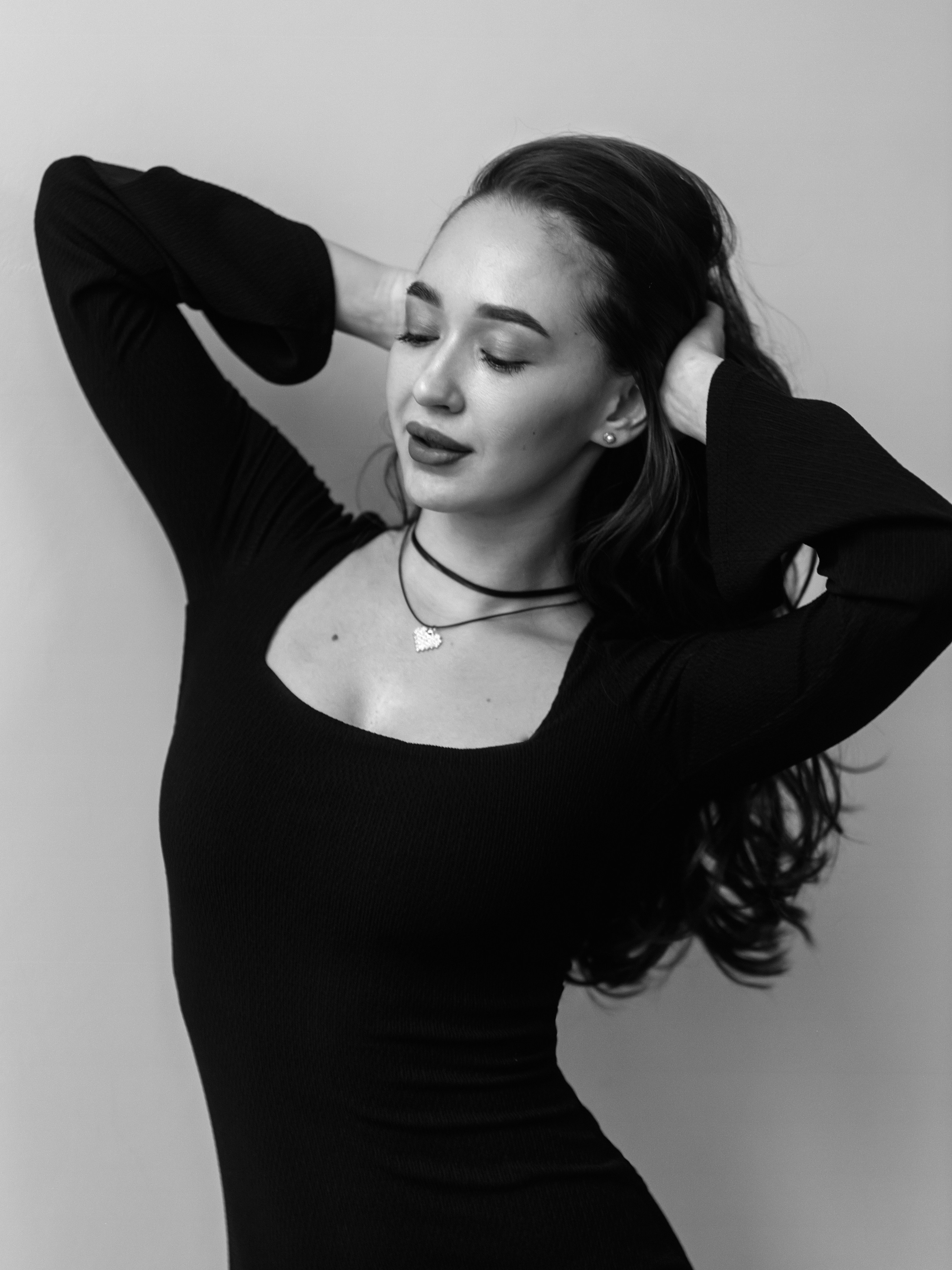 Минималистичная фотосессия в платье. Фотограф СПБ Засорина Юлия