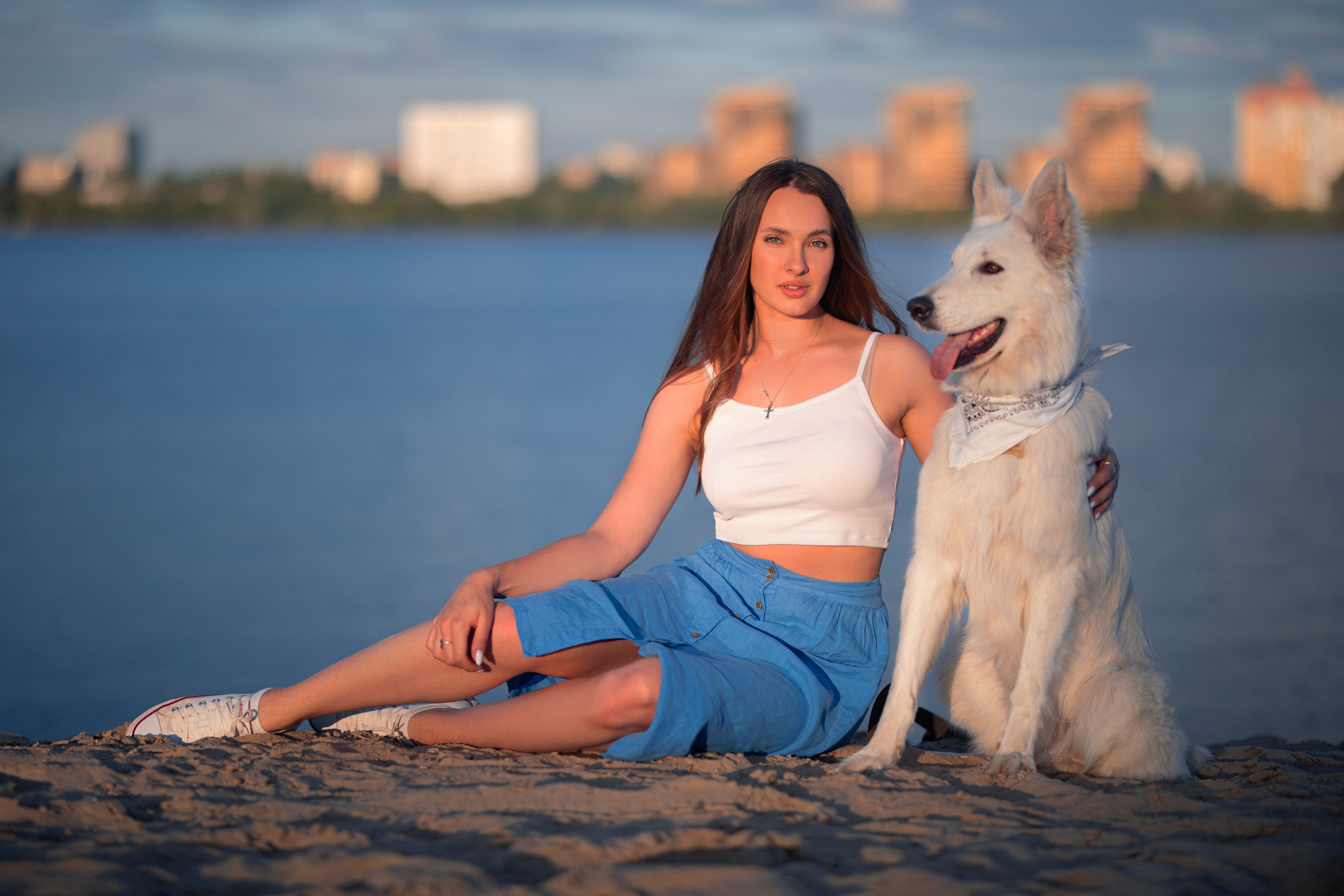 Фотосет с Натальей и собакой на берегу реки в формате для «себя»