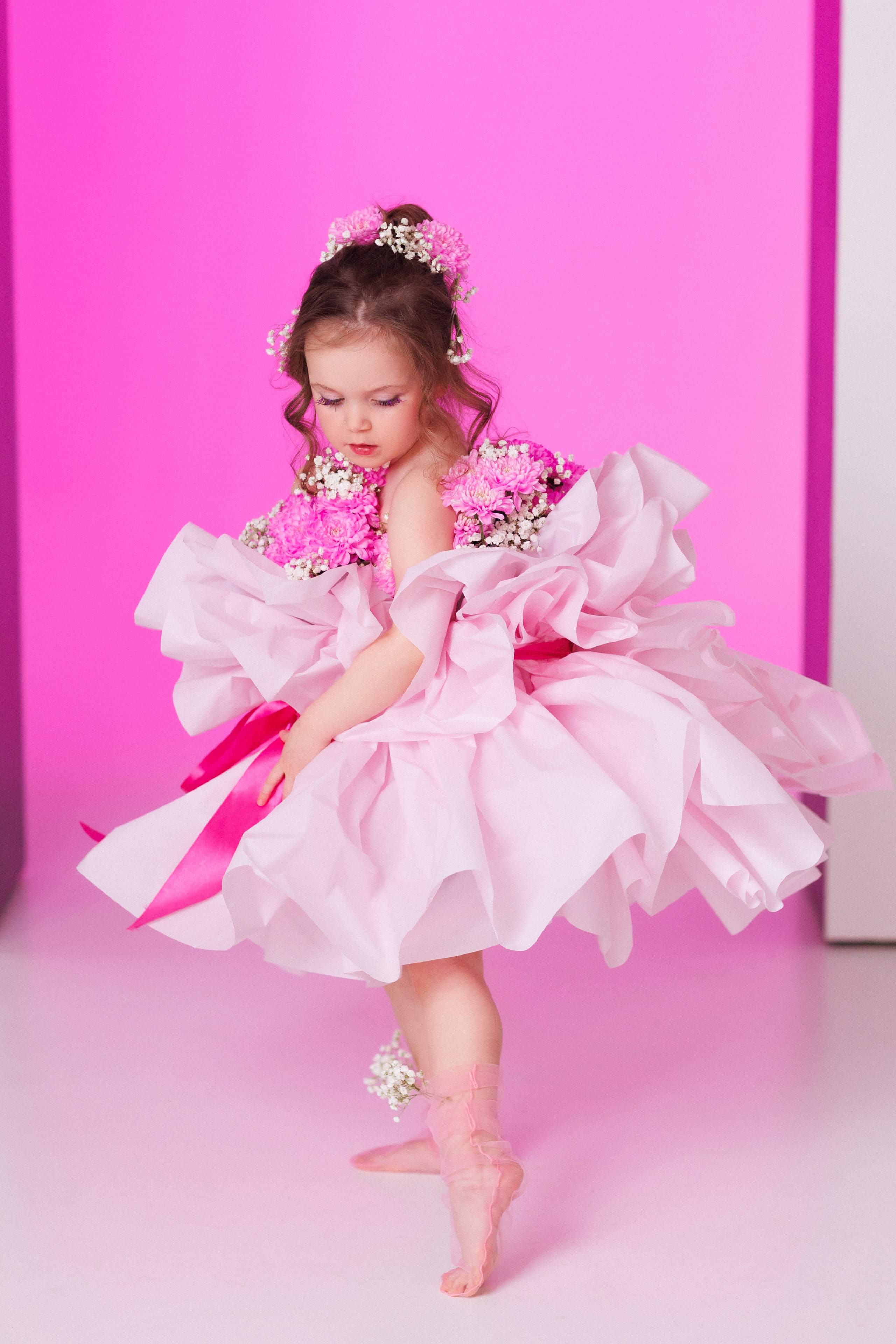 Фотосессия для девочек в форме букета с живыми цветами. Семейный и детский фотограф в Краснодаре Анна Трашкова