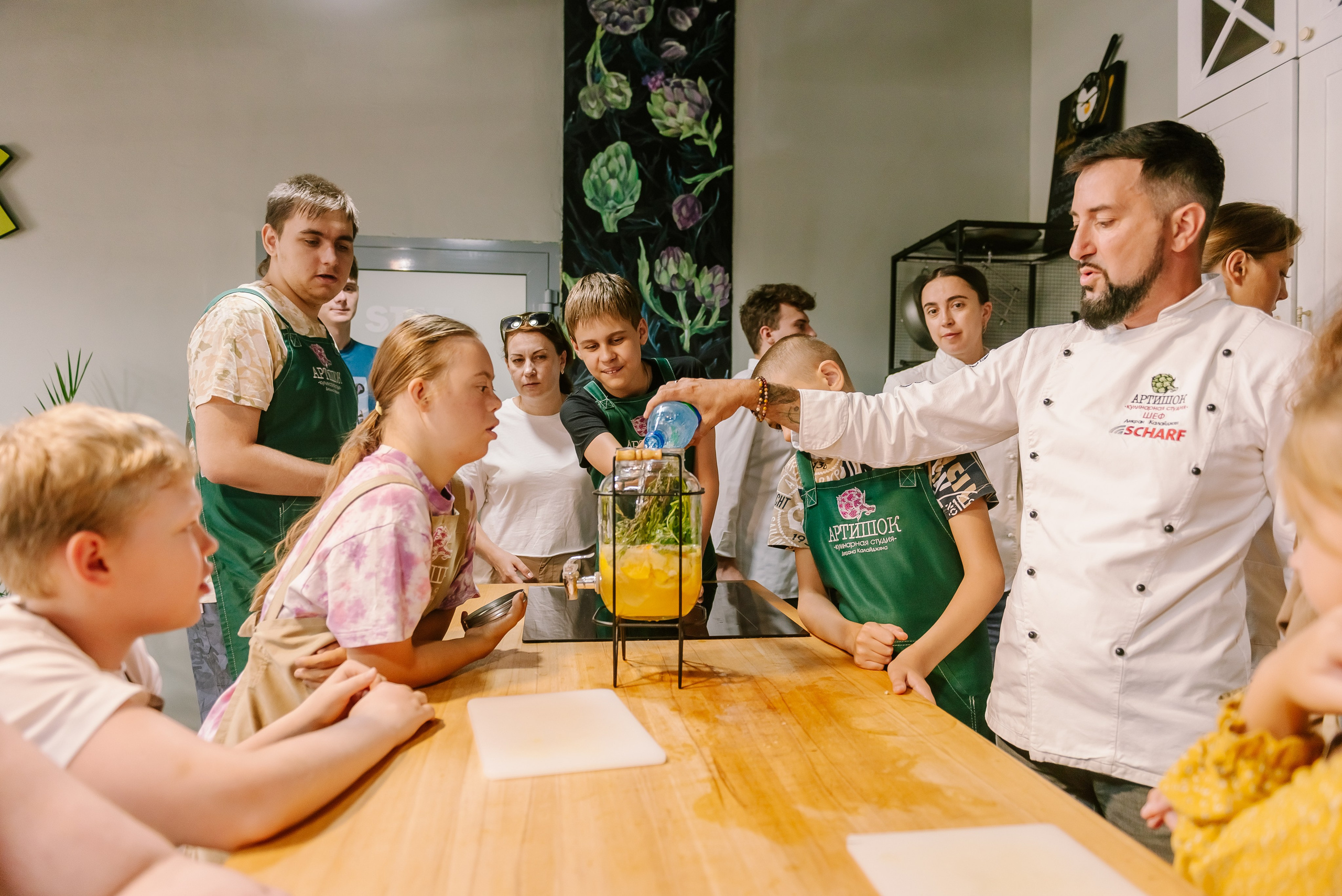 Инклюзивная кухня добра в Артишок 30. 07.35. Детский фотограф, семейный фотограф и репортажи в Кемерово