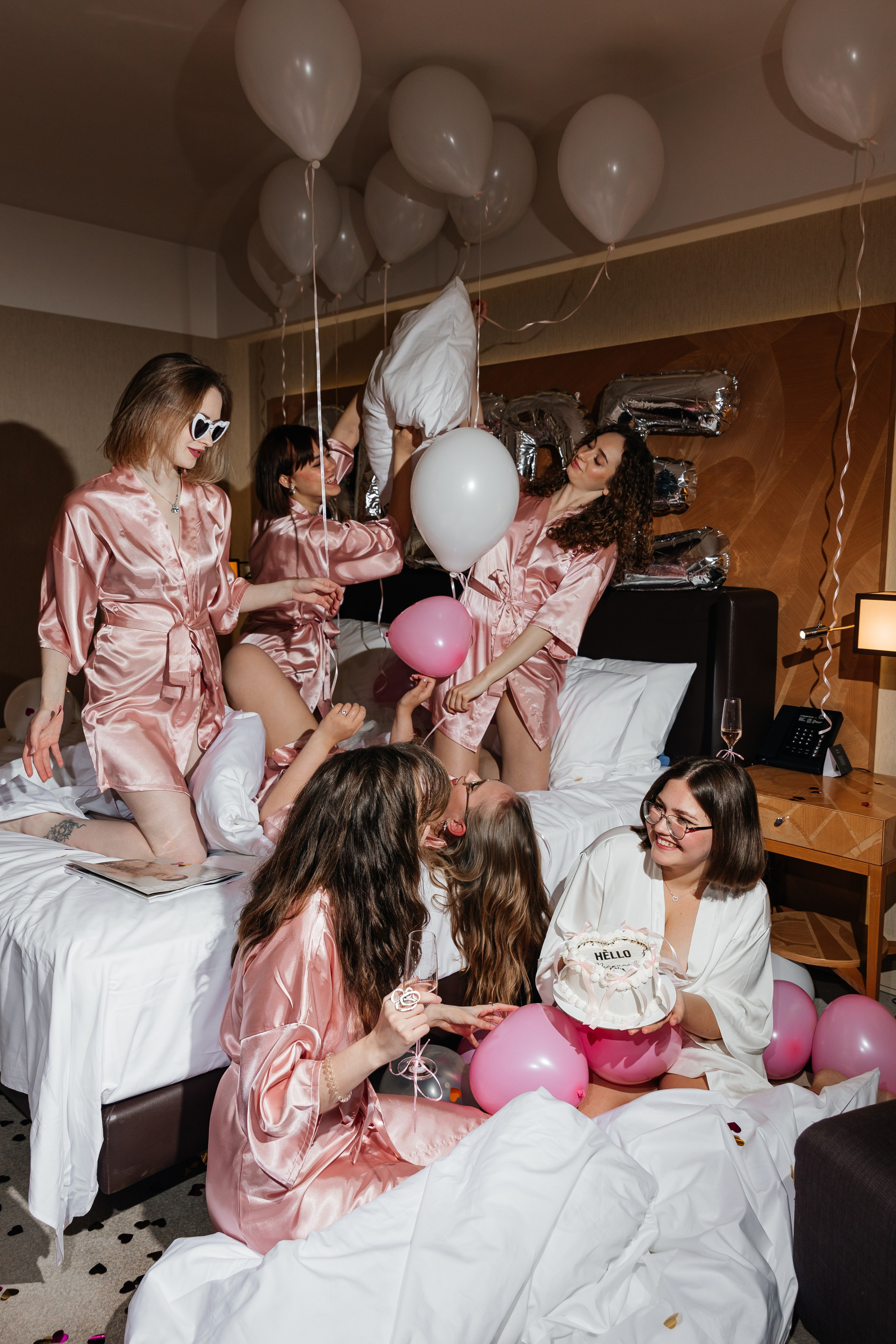 Девичник Crown Hotel. Семейный фотограф в Санкт-Петербурге Ева Маркова