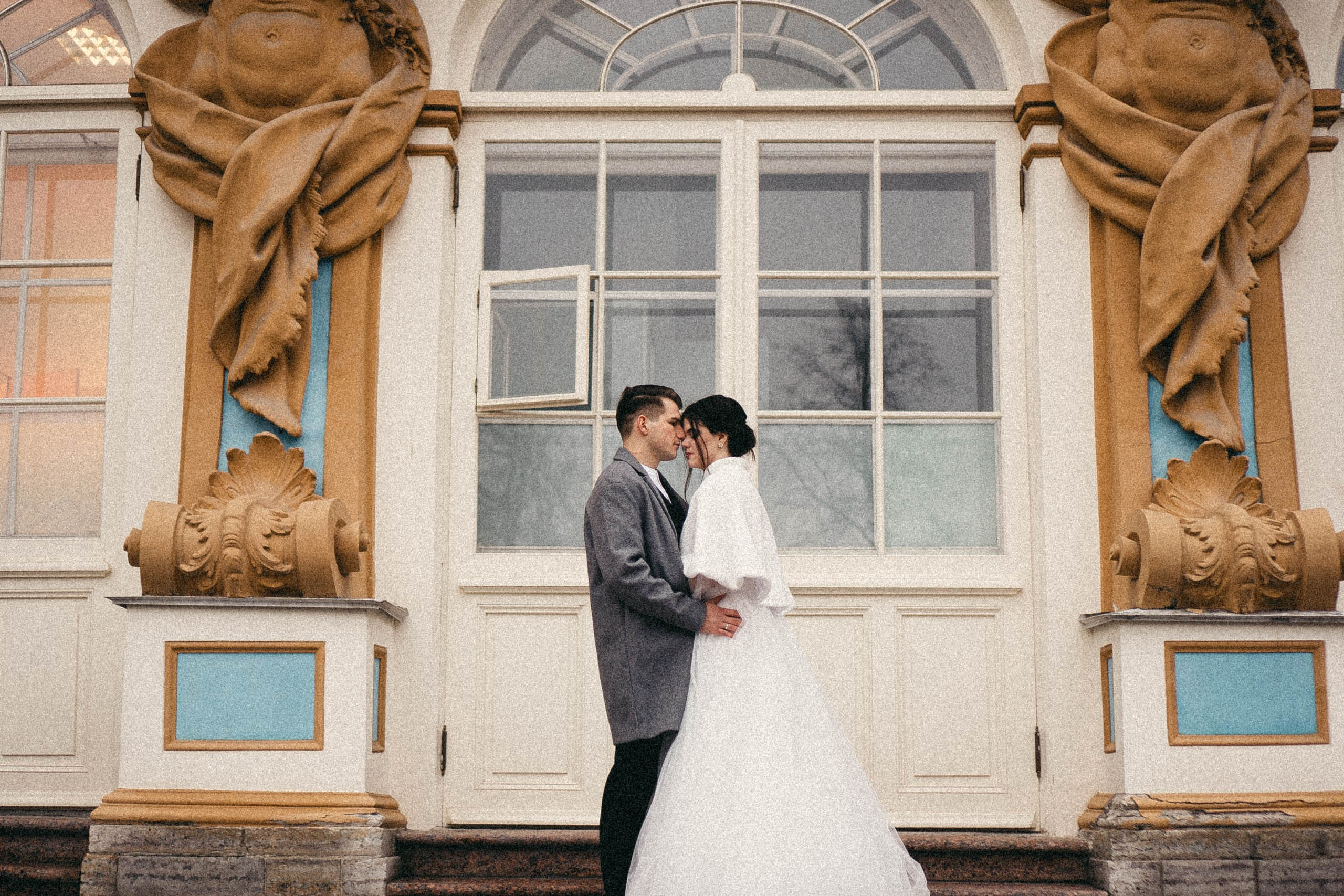 СВАДЕБНАЯ СЬЕМКА ПАРЫ В ГОРОДЕ ПУШКИН В ПАРКЕ ЕКАТЕРИНЕНСКОМ В НОЯБРЕ. Профессиональный фотограф, Санкт-Петербург — Виктория Богомолова