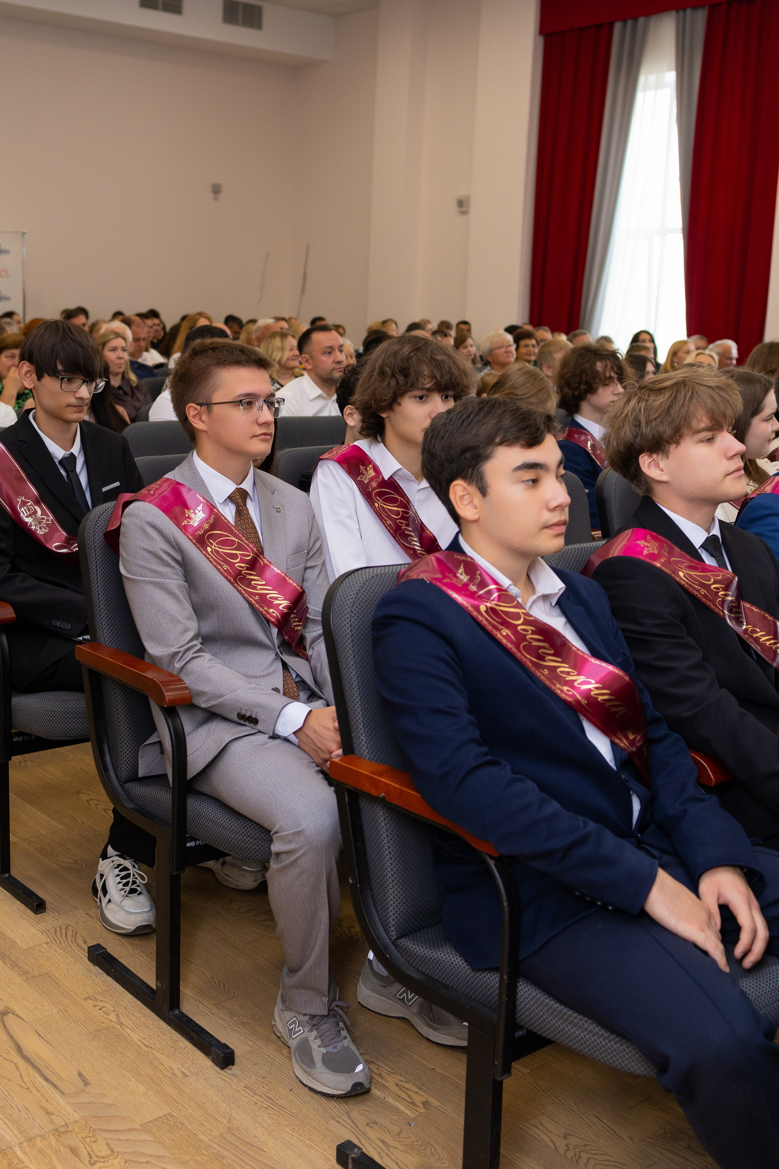 Вручение аттестатов. Свадебный и семейный фотограф в Уфе Лариса Кучук