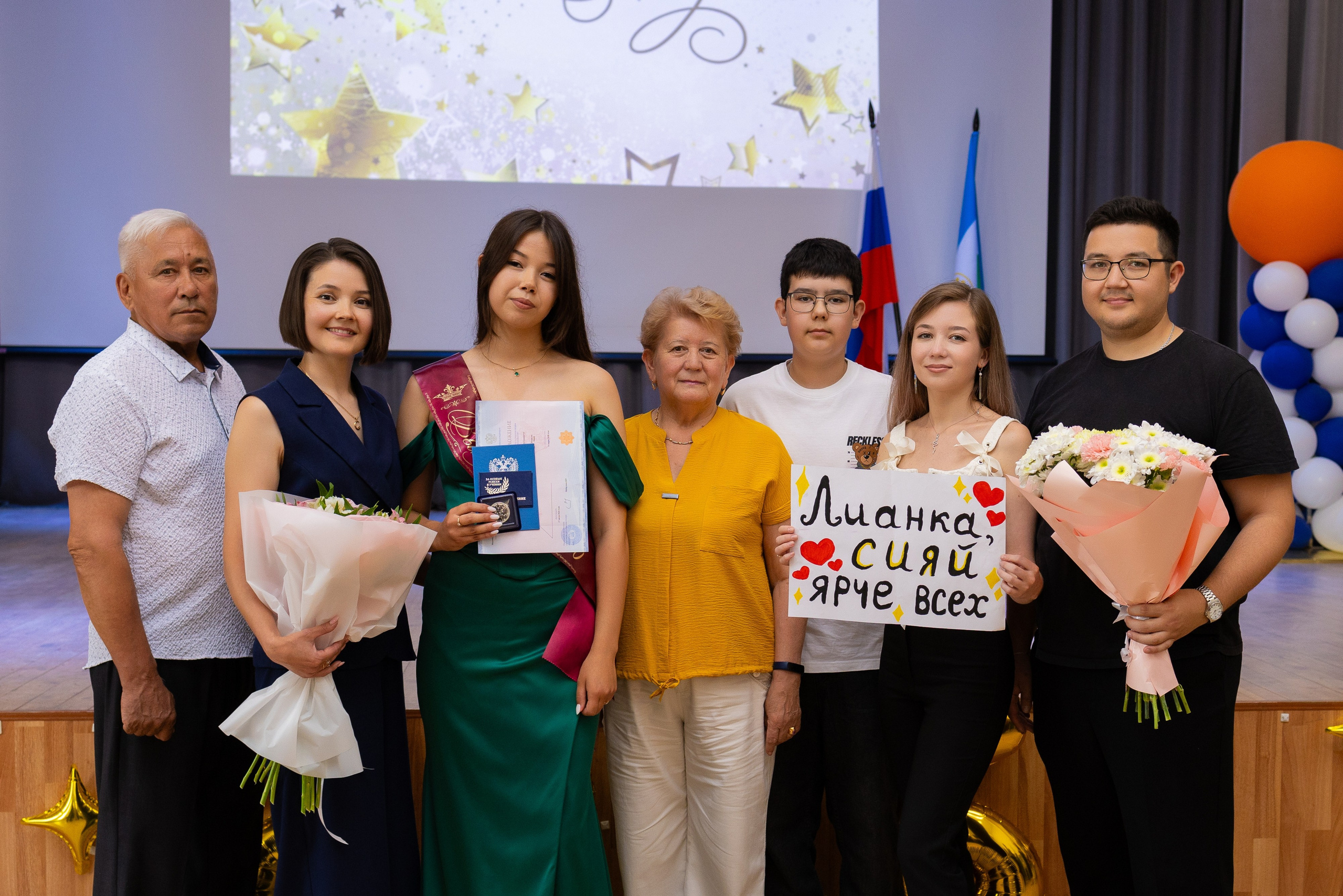 Вручение аттестатов. Свадебный и семейный фотограф в Уфе Лариса Кучук