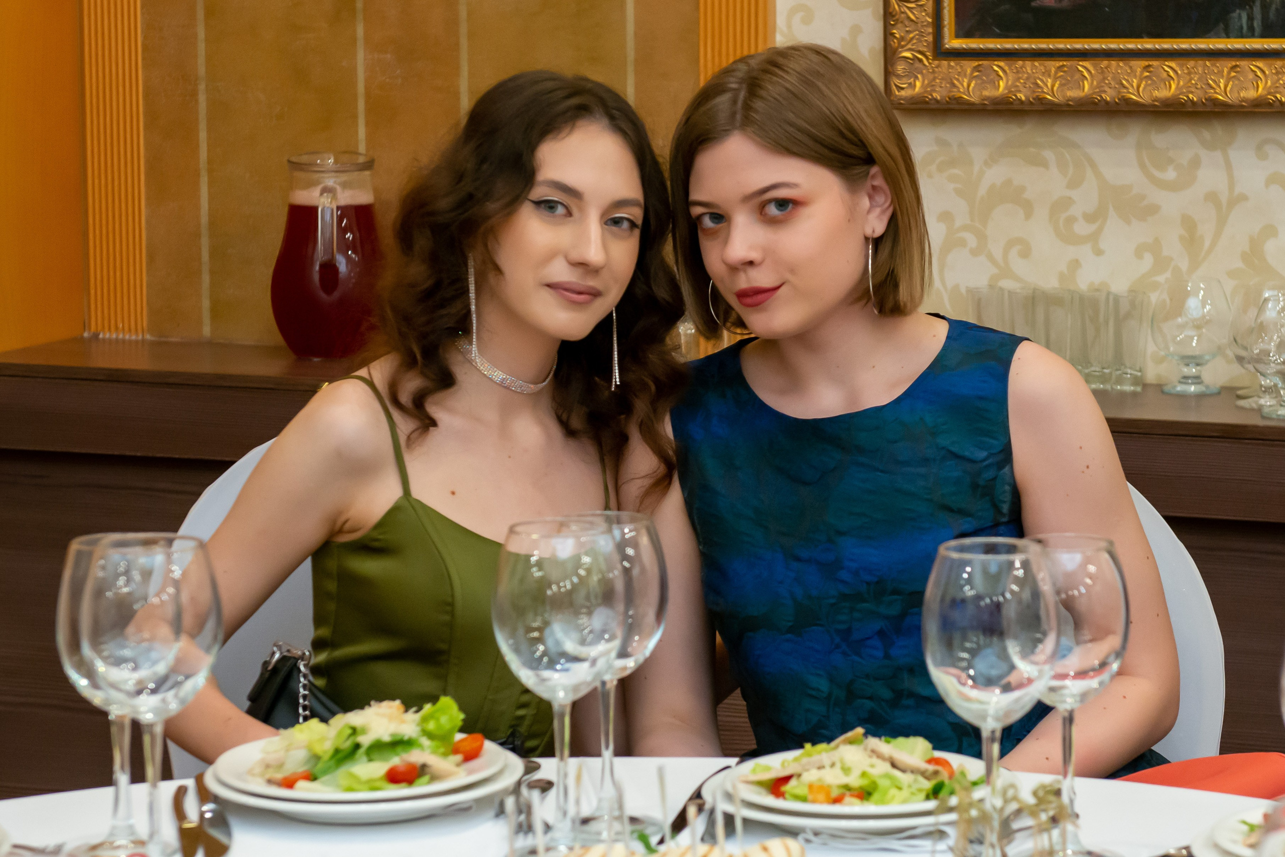 Выпускной вечер в гимназии № 37, ресторан La Ronde