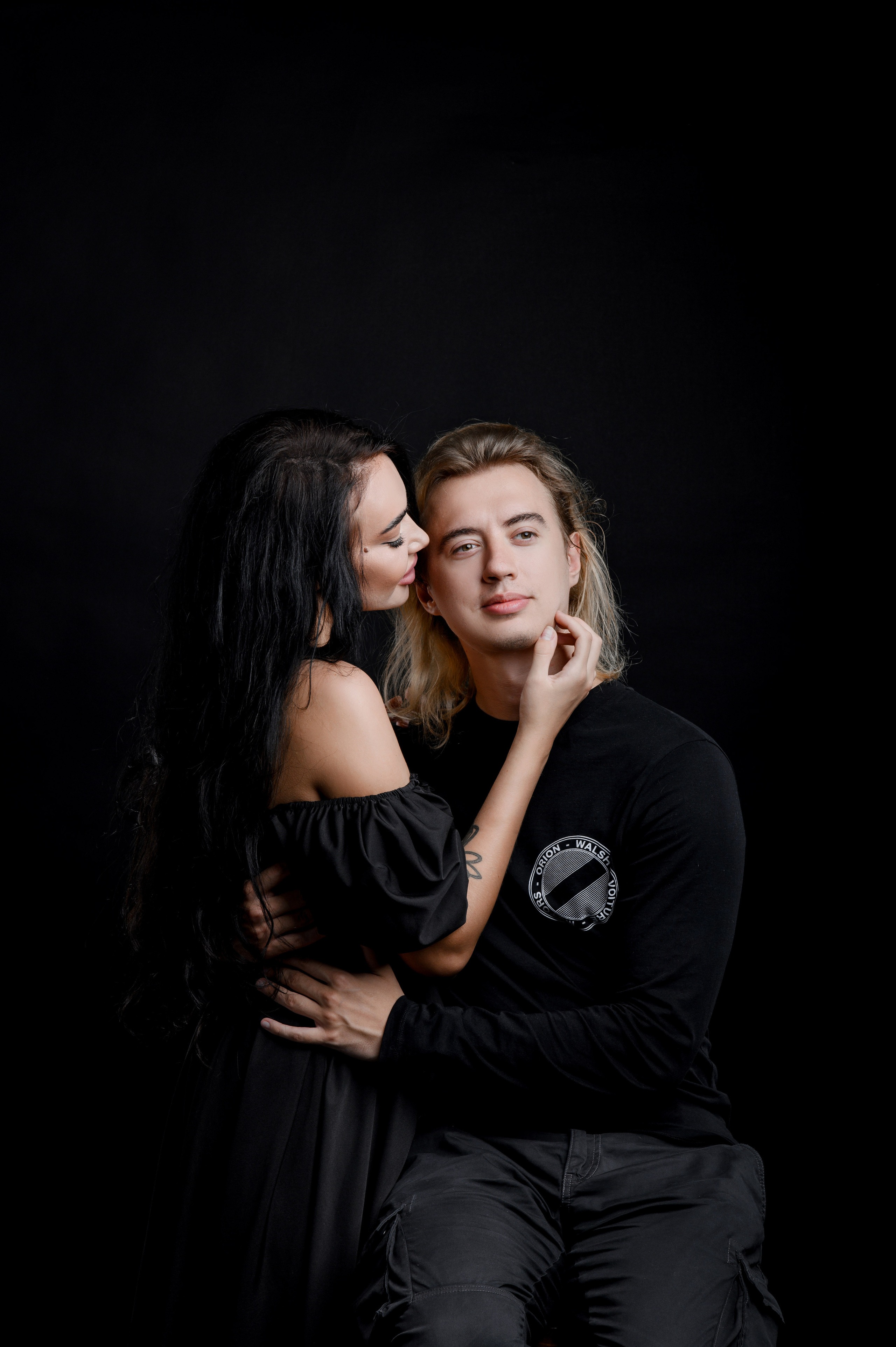 Виктория и Роман — фотосессия в студии в Караганде. Свадебный фотограф Караганда