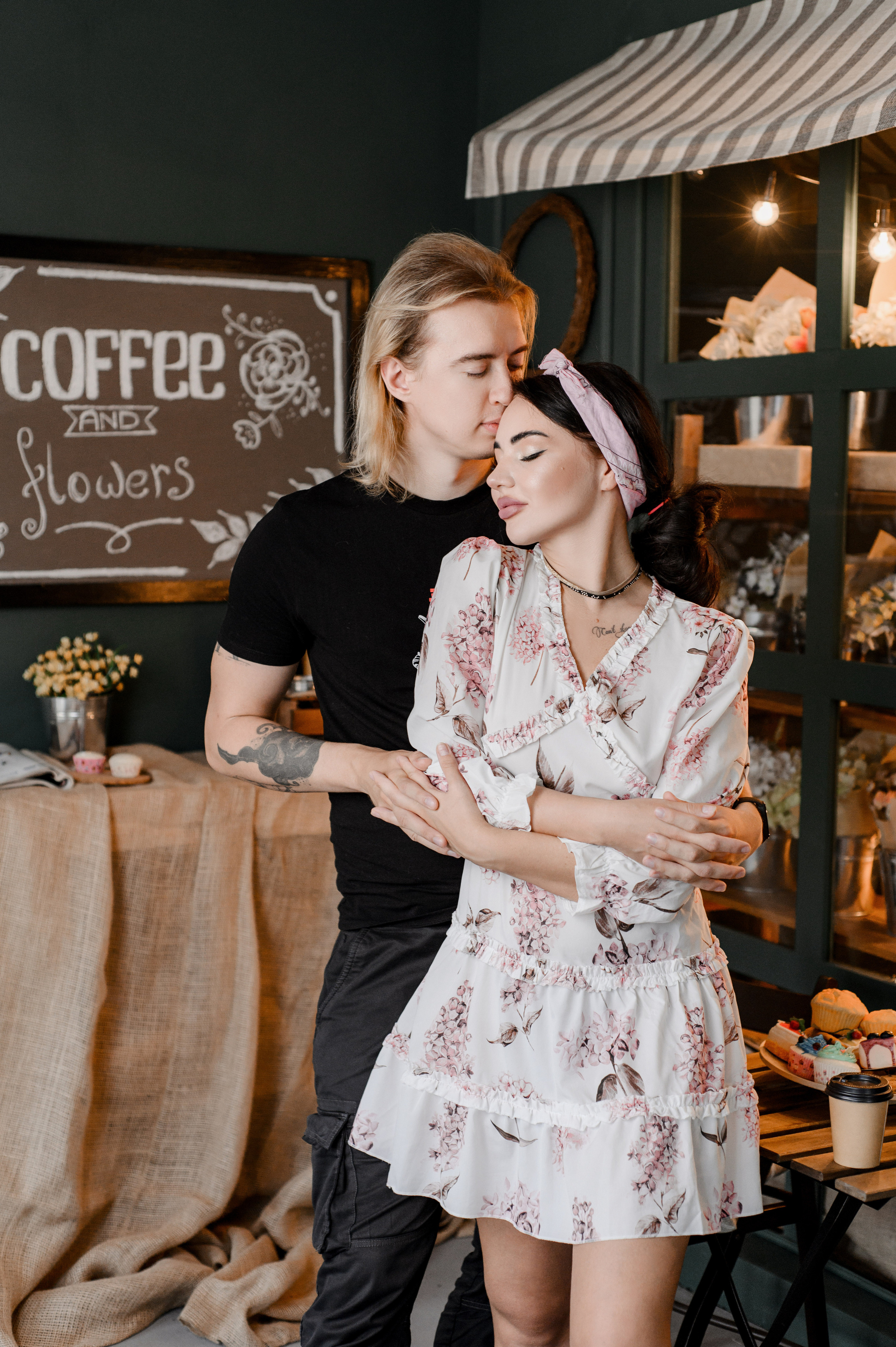 Виктория и Роман — фотосессия в студии в Караганде. Свадебный фотограф Караганда