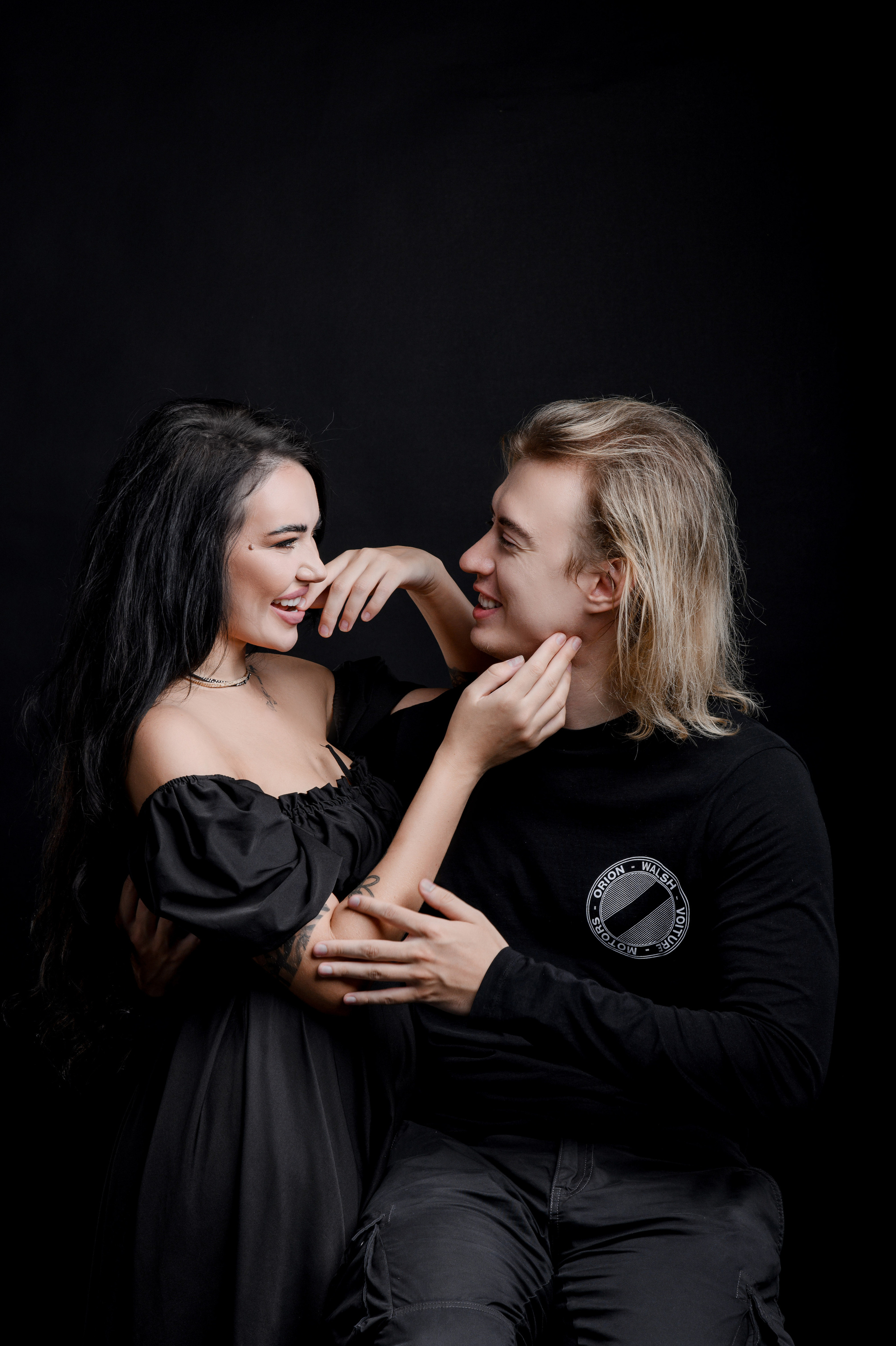 Виктория и Роман — фотосессия в студии в Караганде. Свадебный фотограф Караганда