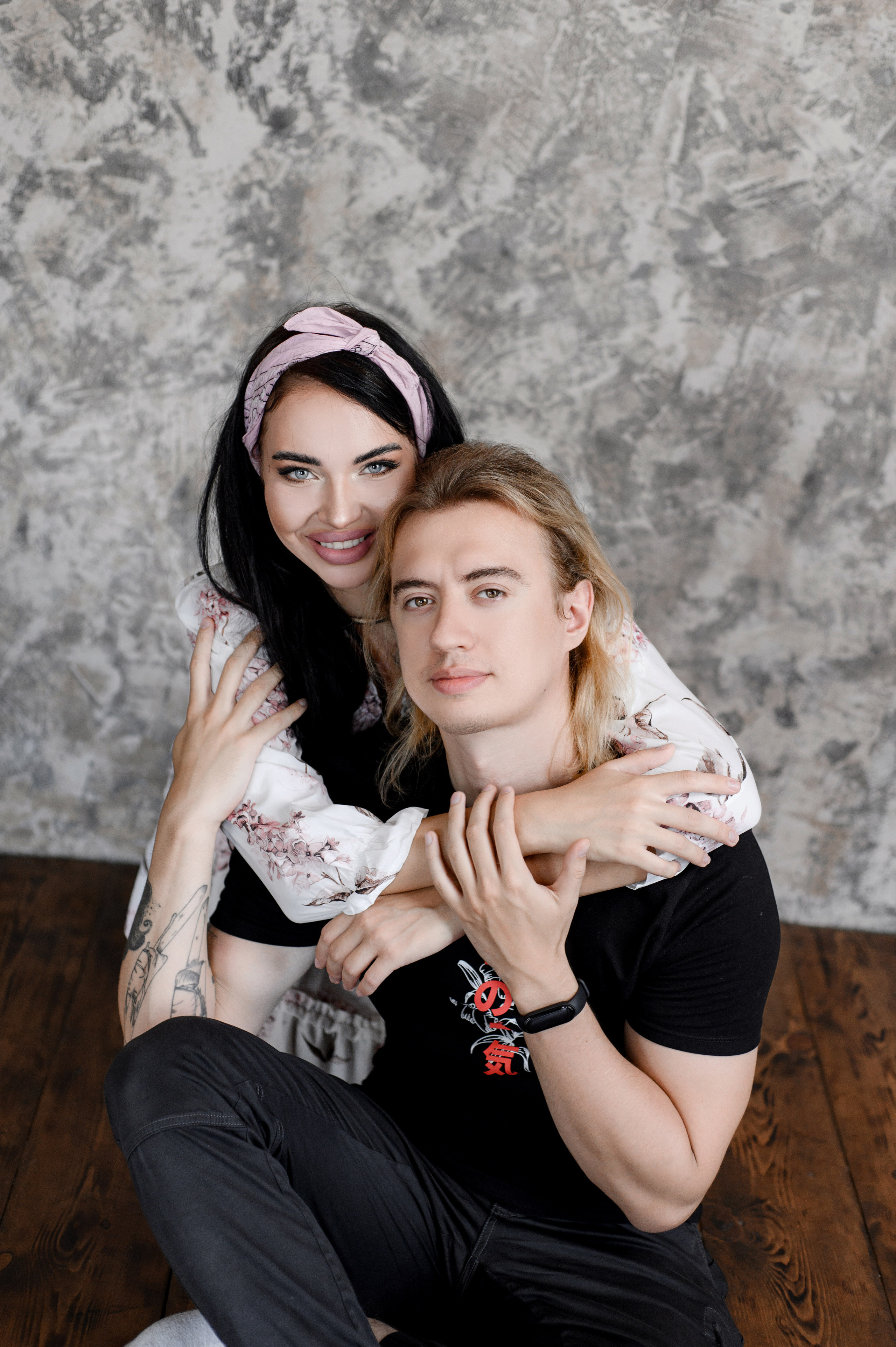 Виктория и Роман — фотосессия в студии в Караганде. Свадебный фотограф Караганда