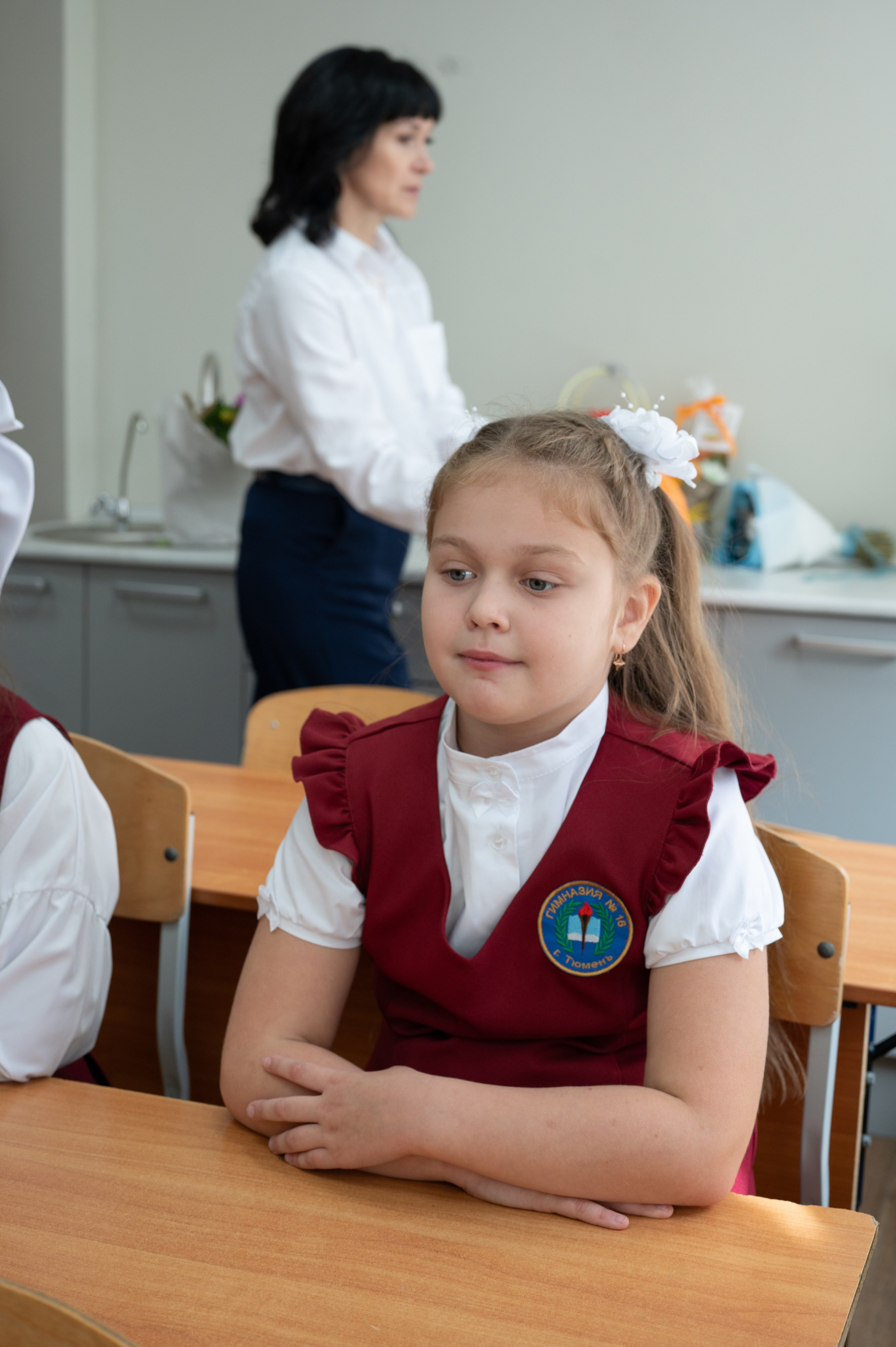 1 сентября 16 гимназия 2 класс (линейка + в классе+ на улице). Фотограф новорожденных, семейный детский в Тюмени Татьяна Морозова