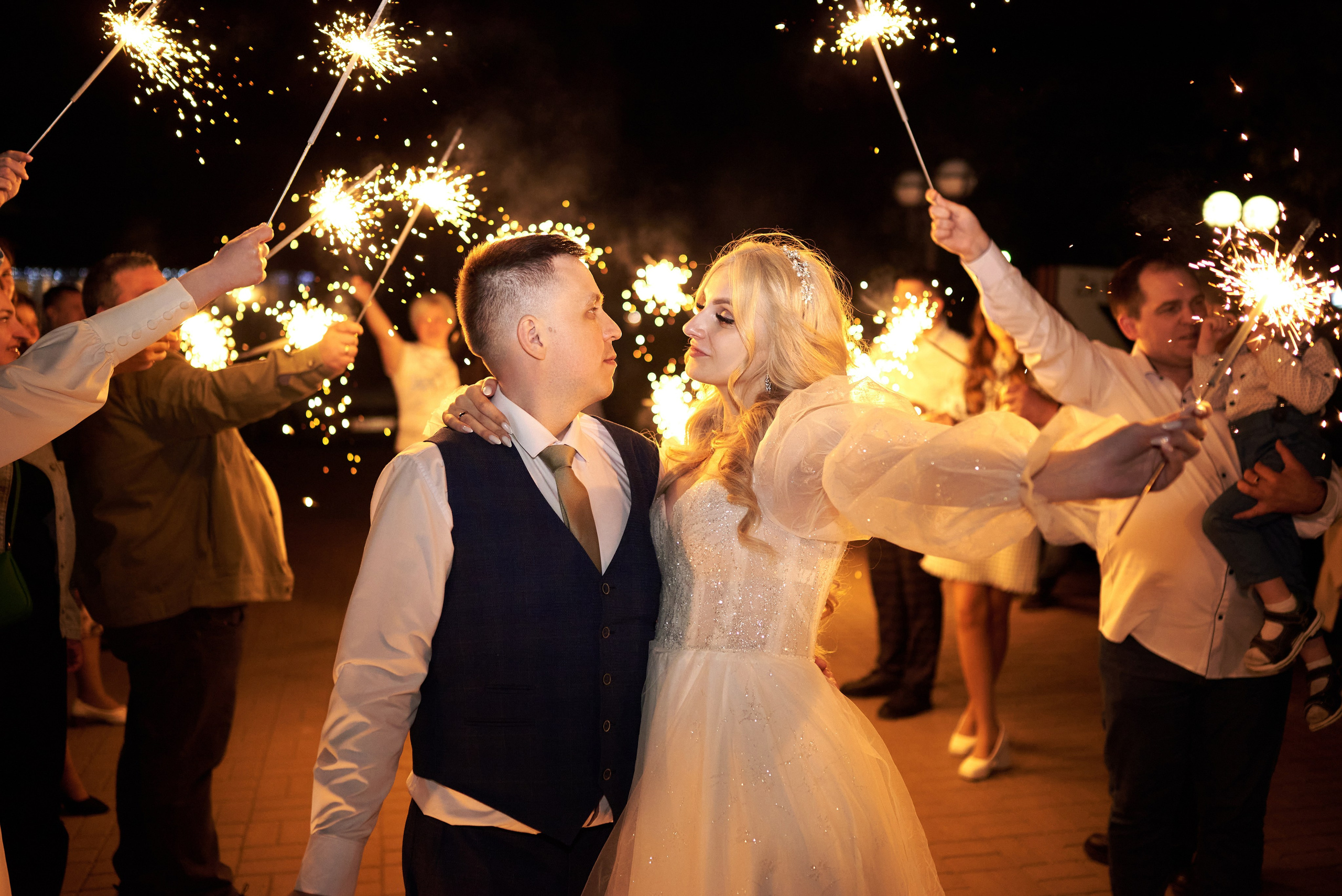 Фотограф Старый Оскол, Губкин. Свадебная фотосессия, доступная цена. Профессиональный фотограф Старый Оскол, Губкин — свадьба, венчание, крещение, юбилей и день рождения